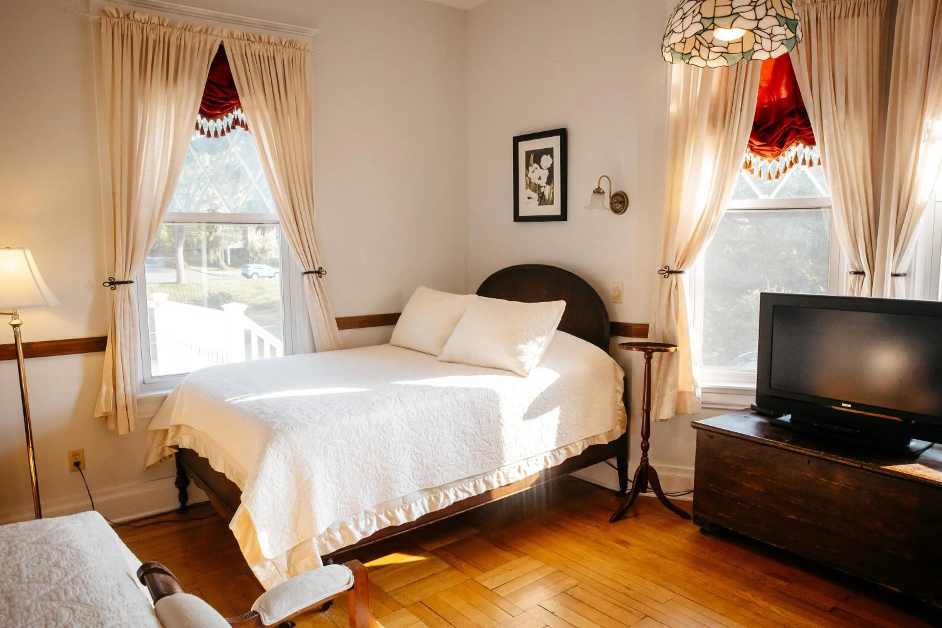 Bed in Friendly City Inn B&B