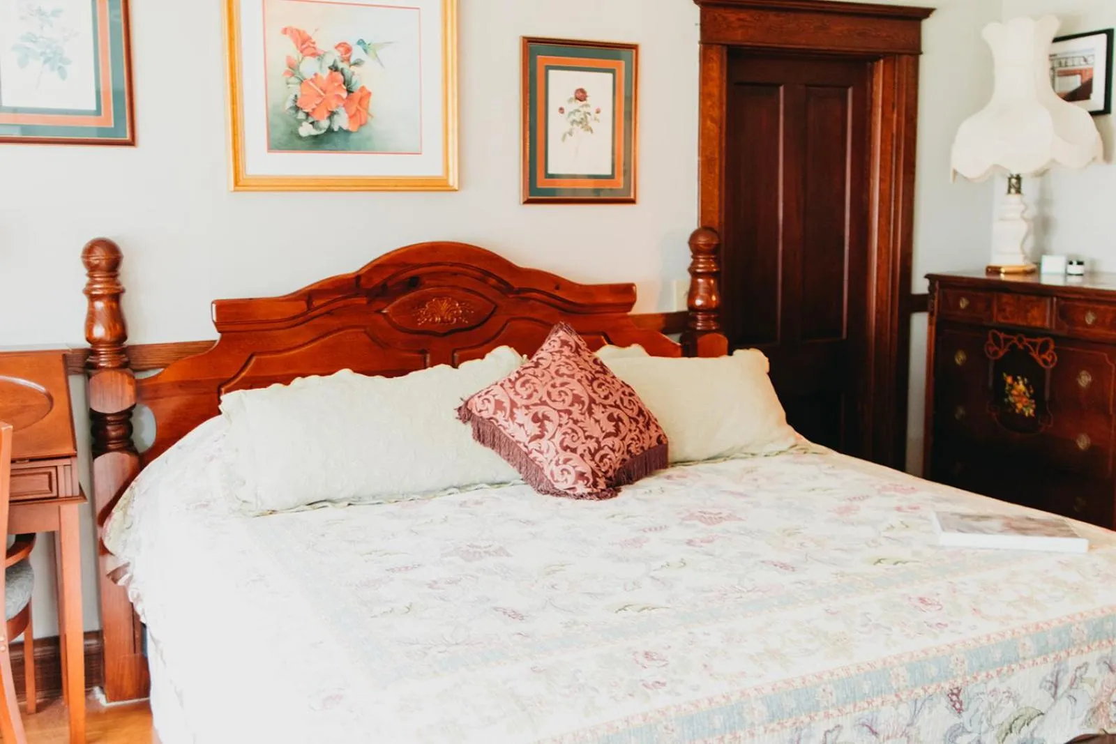 Bed in Friendly City Inn B&B