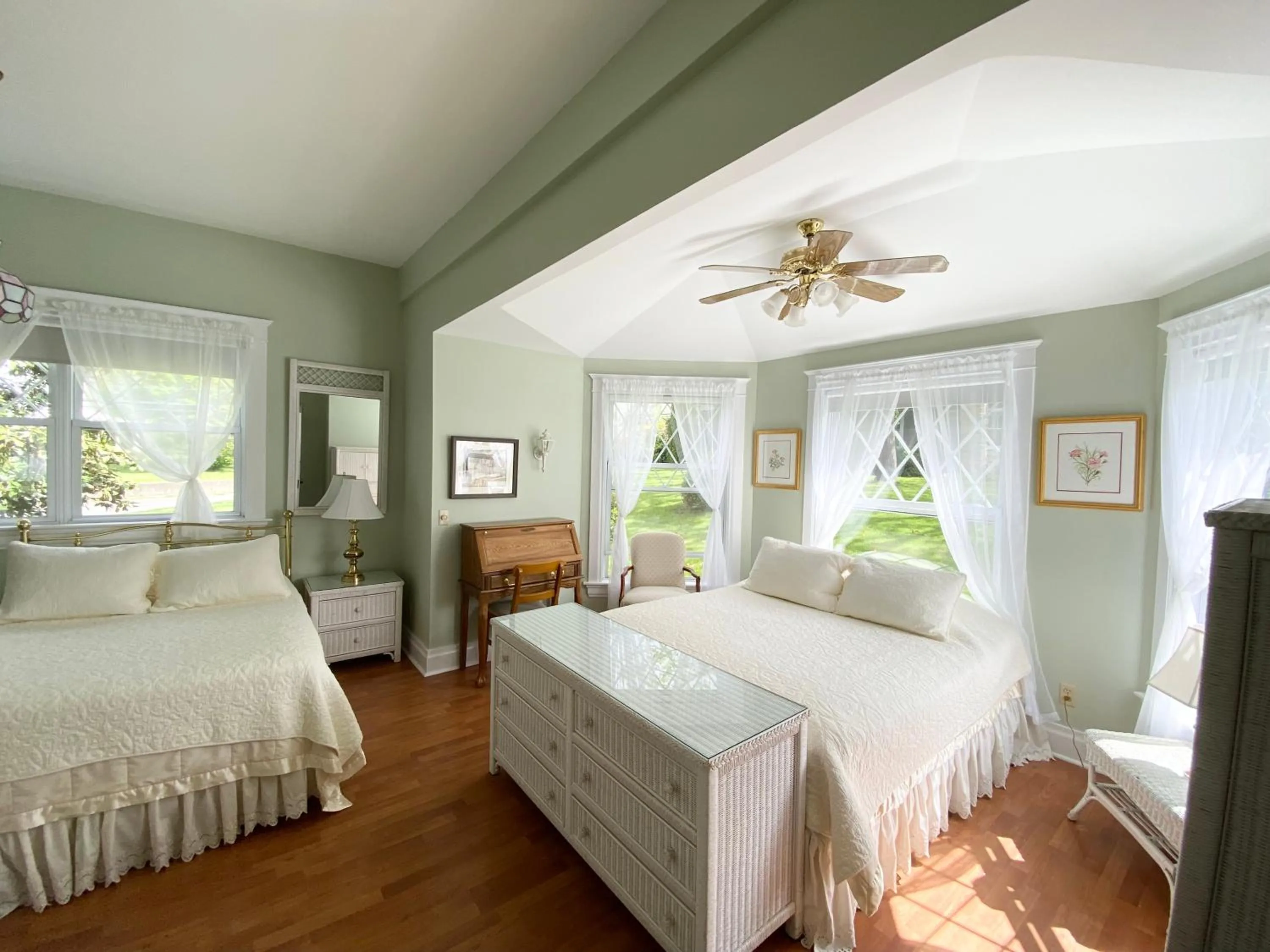 Bed in Friendly City Inn B&B