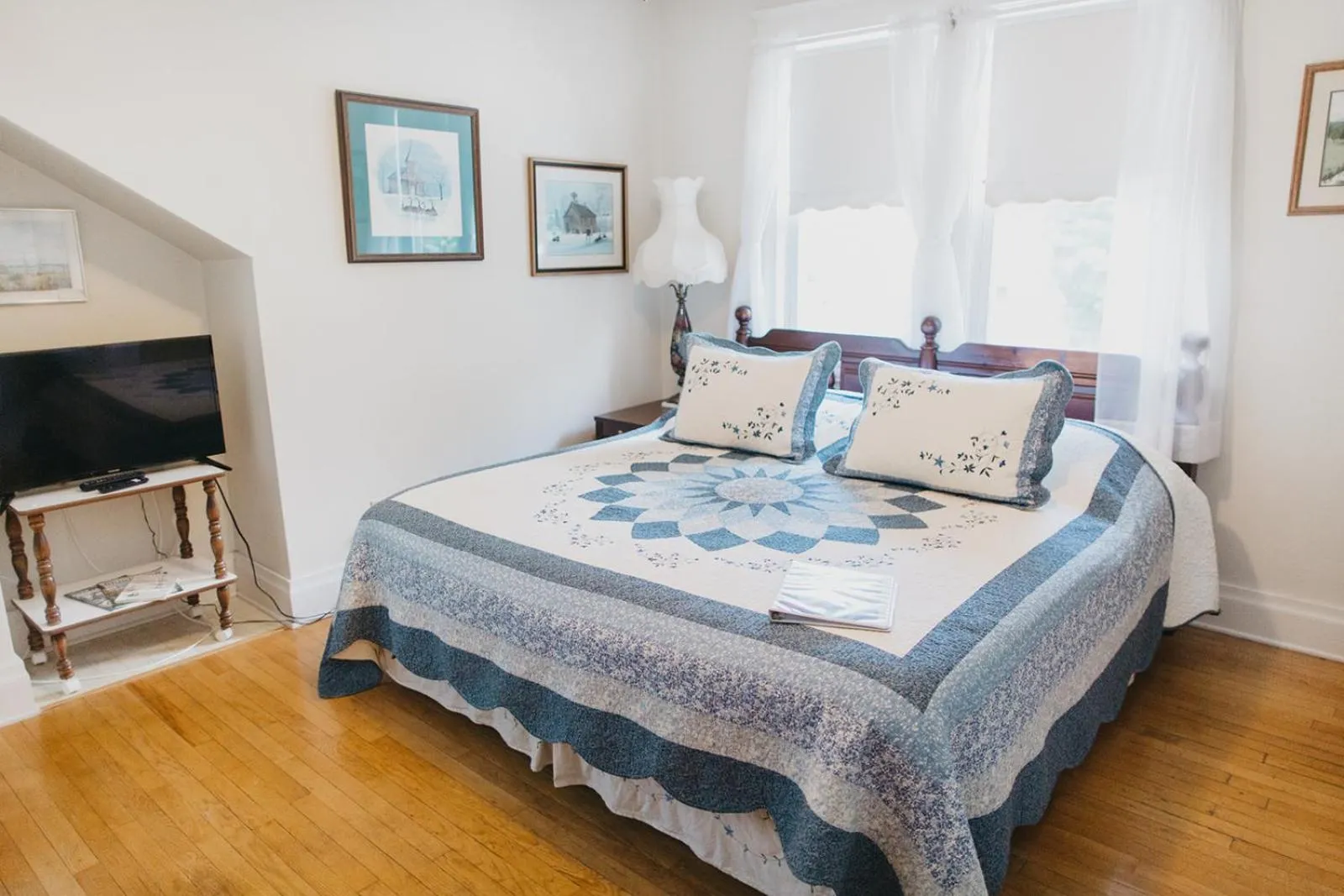 Bed in Friendly City Inn B&B