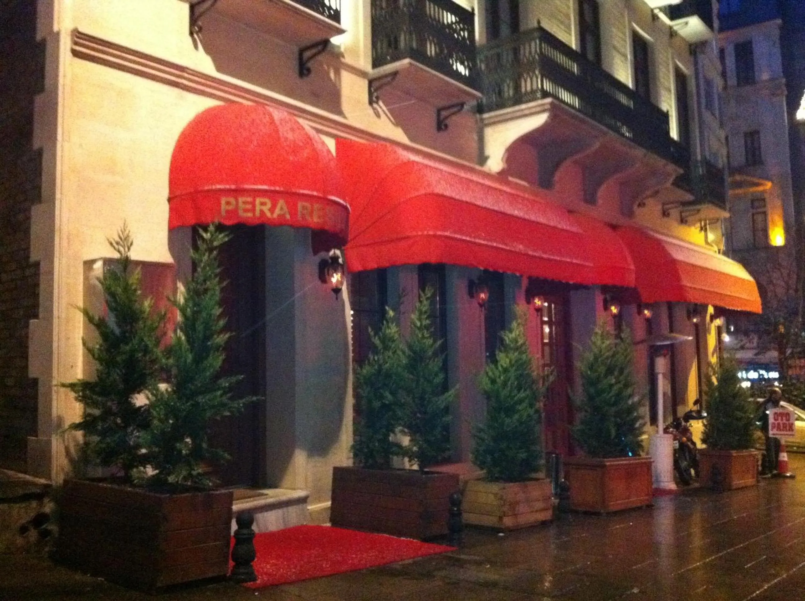 Facade/entrance in Pera Residence