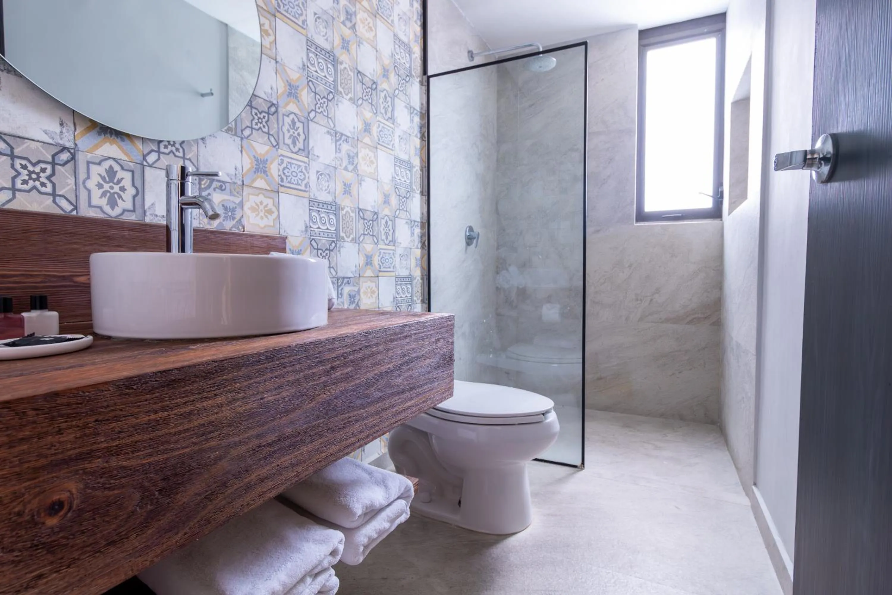 Shower in Arkana Puebla by Grupo Amber