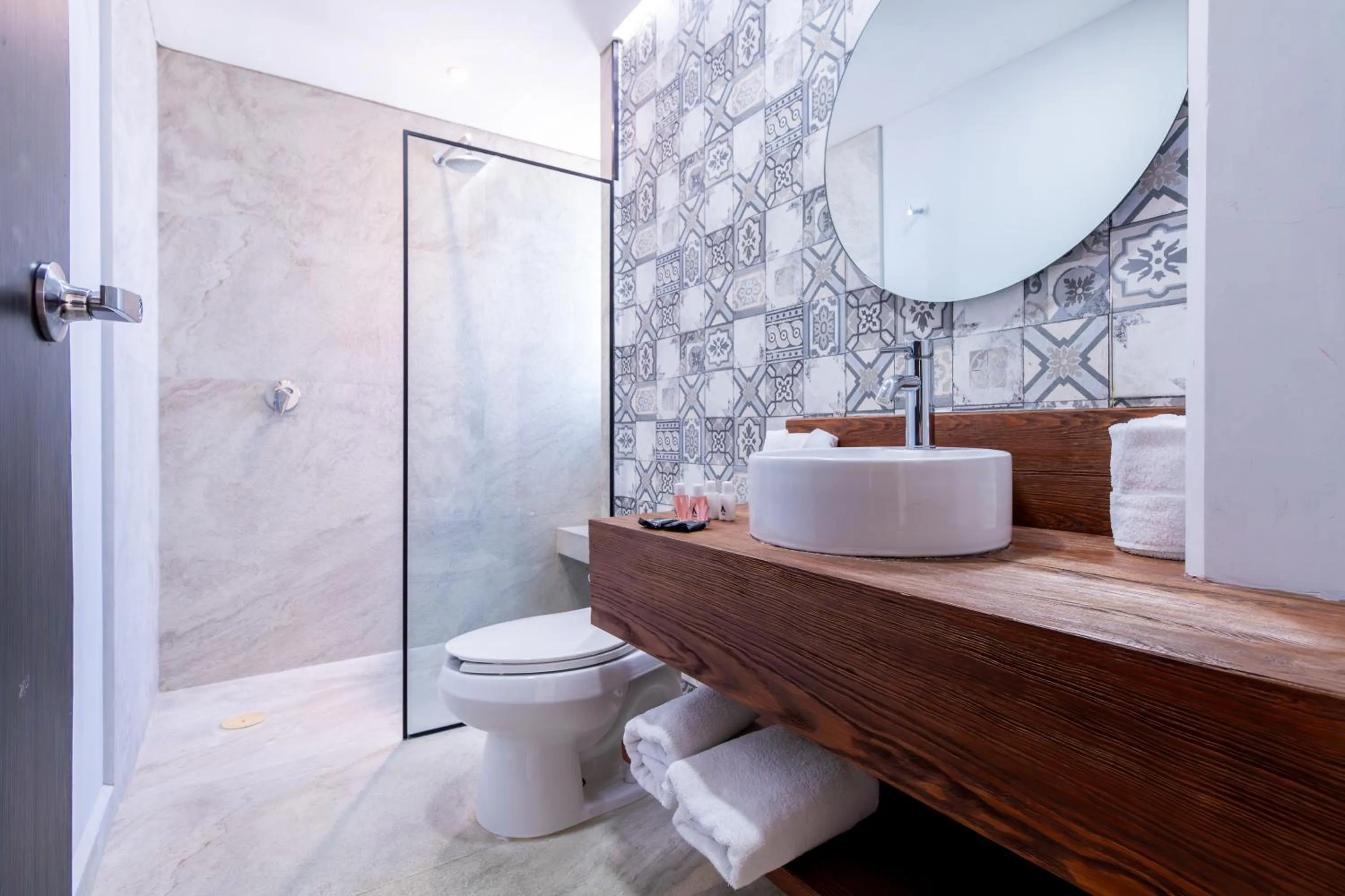 Shower in Arkana Puebla by Grupo Amber