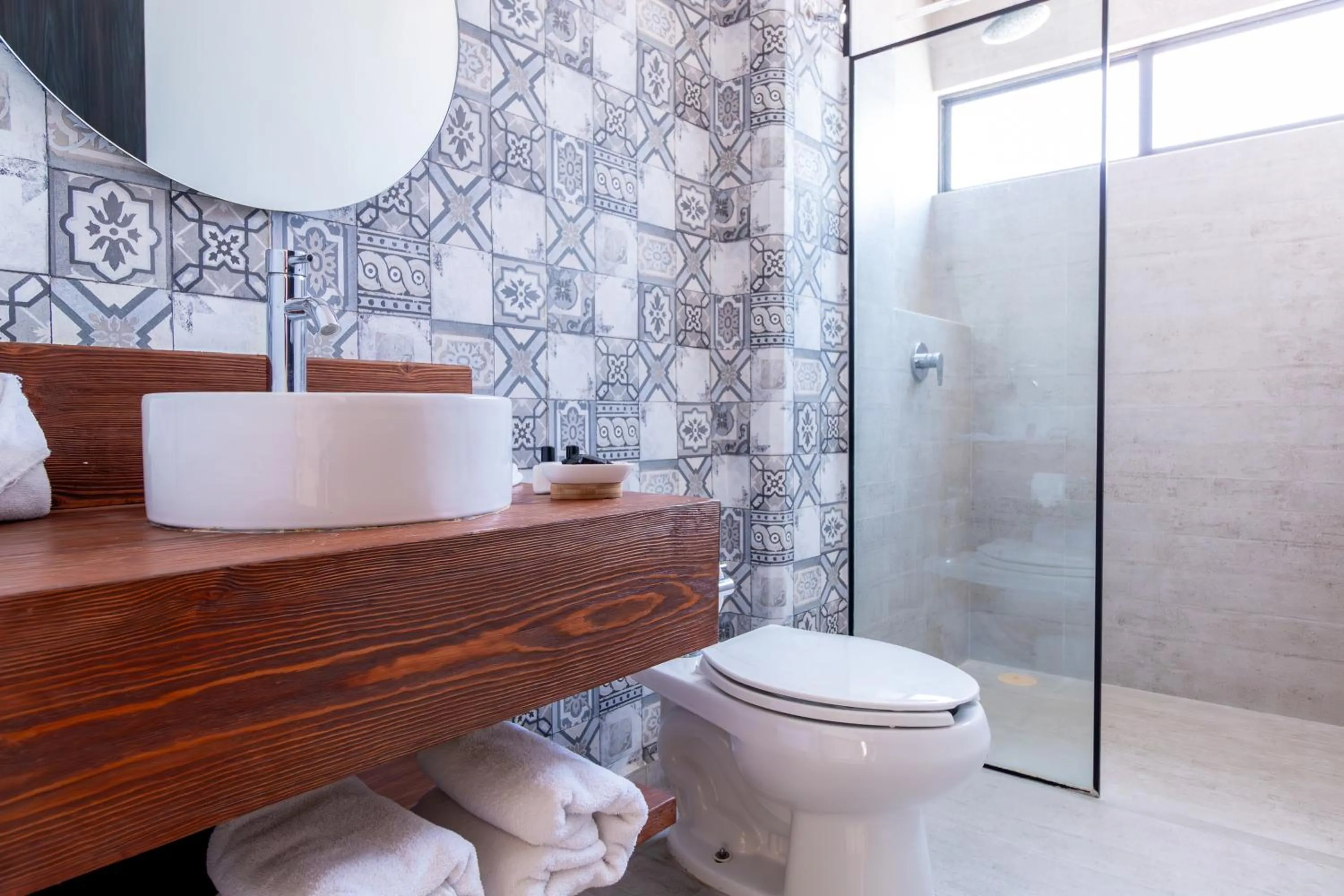 Shower in Arkana Puebla by Grupo Amber