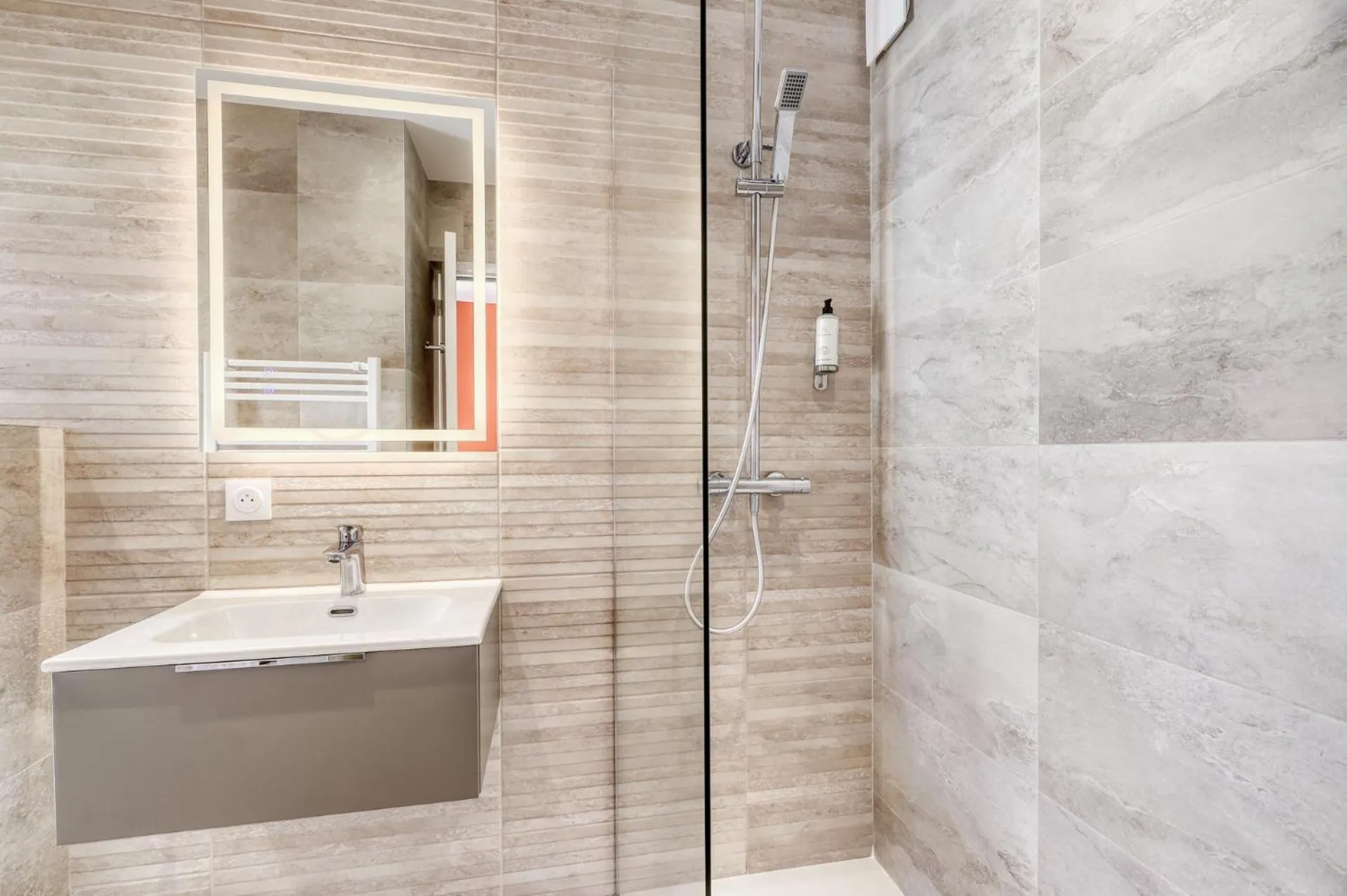 Bathroom in Anglade Hotel