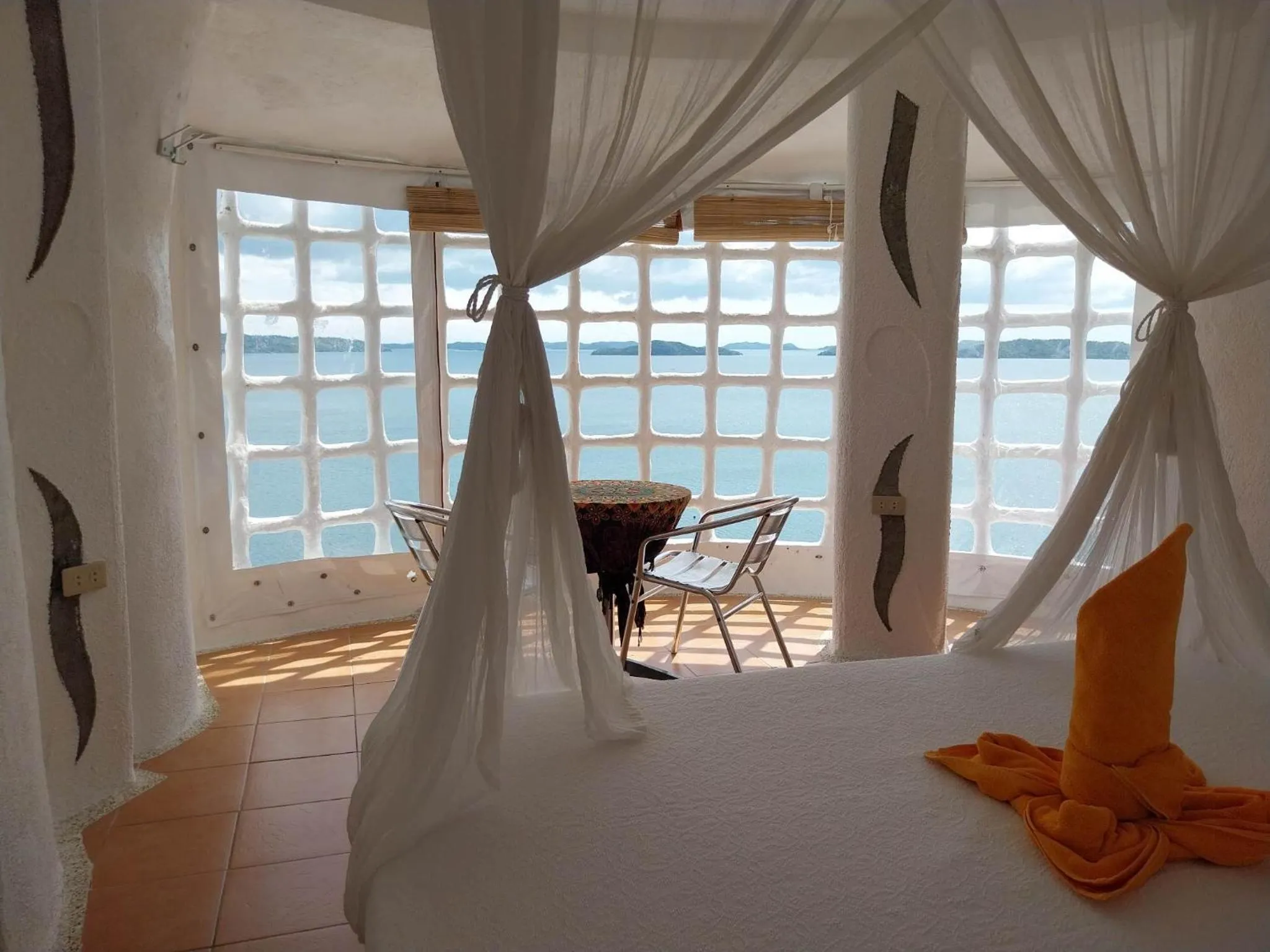 Photo of the whole room, Bed in AL FARO Cosmio Hotel Palawan