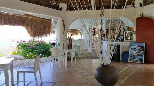 Restaurant/places to eat in AL FARO Cosmio Hotel Palawan