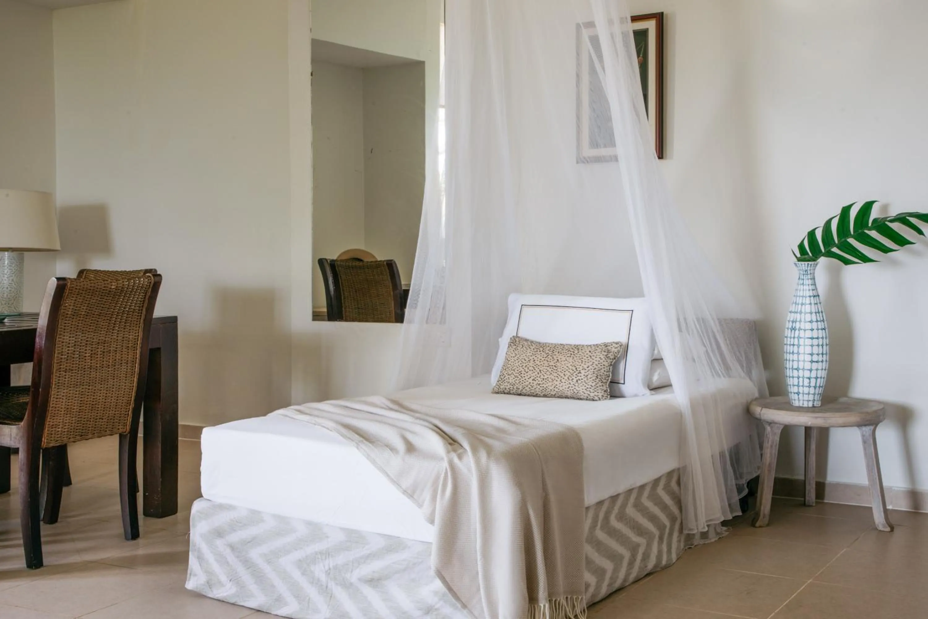 Shower, Bed in Melia Zanzibar