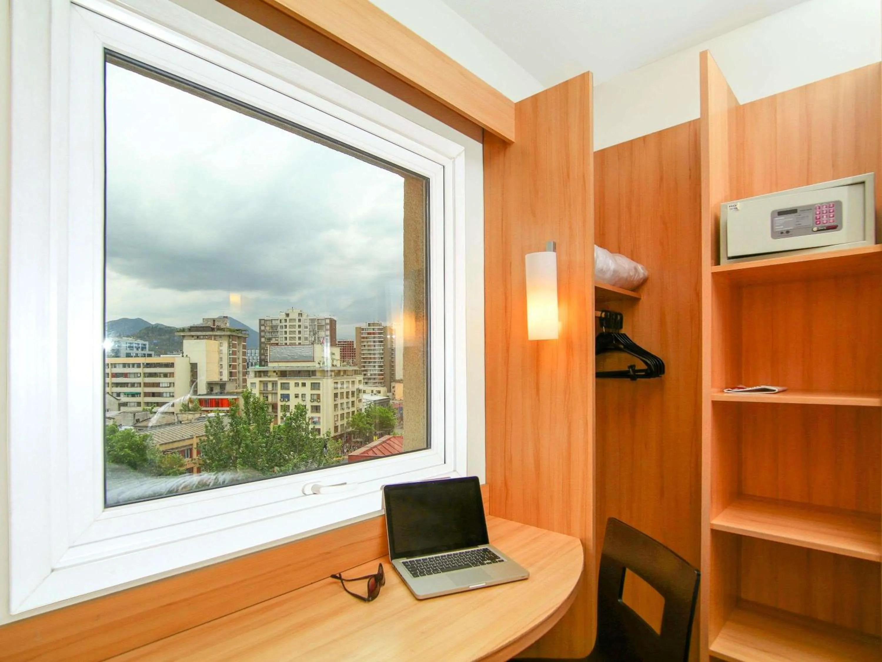 Bedroom in ibis Santiago Providencia