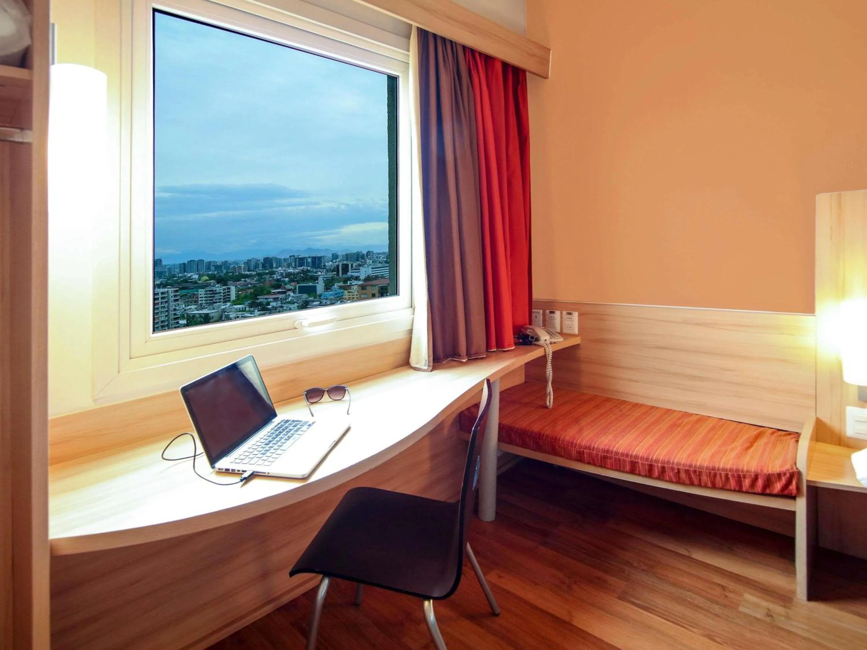 Bedroom, Bed in ibis Santiago Providencia