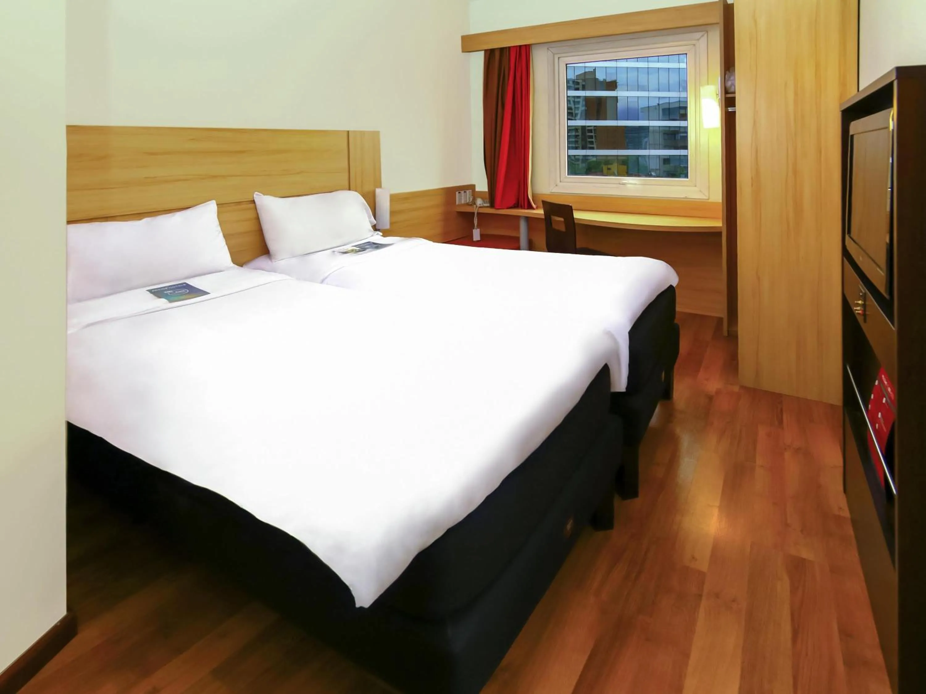 Property building, Bed in ibis Santiago Providencia