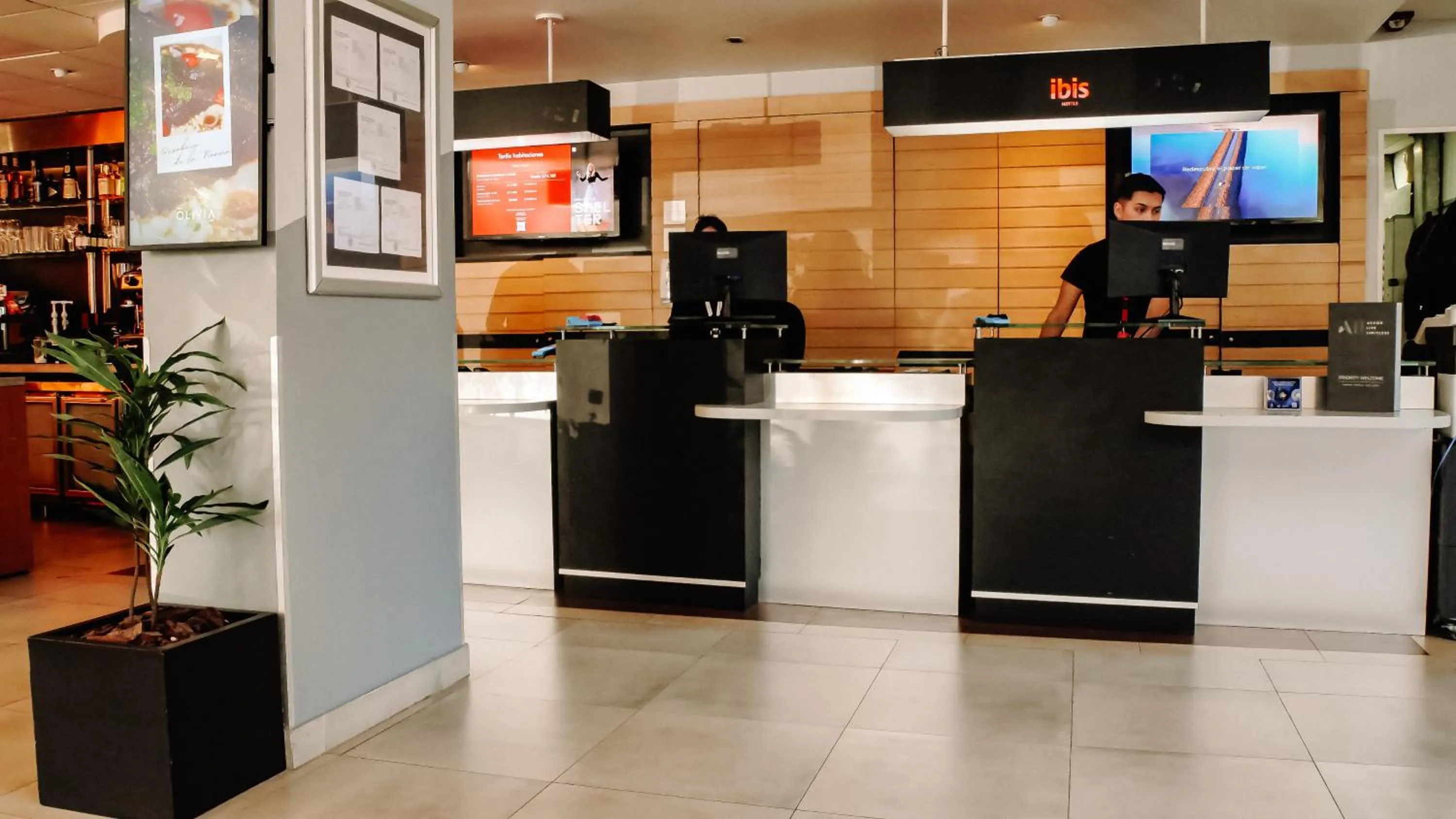 Lobby or reception in ibis Santiago Providencia