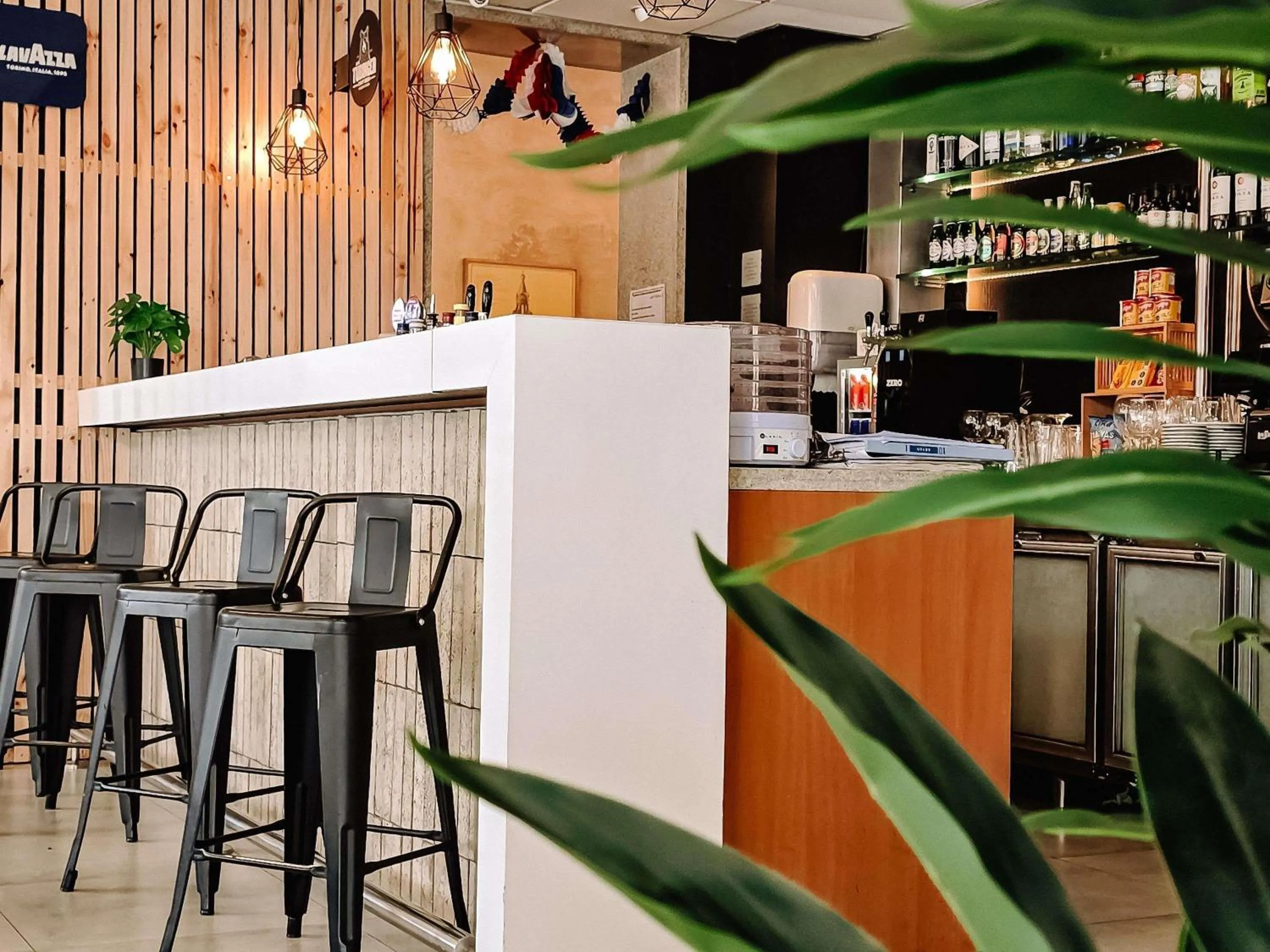 Lounge or bar in ibis Santiago Providencia