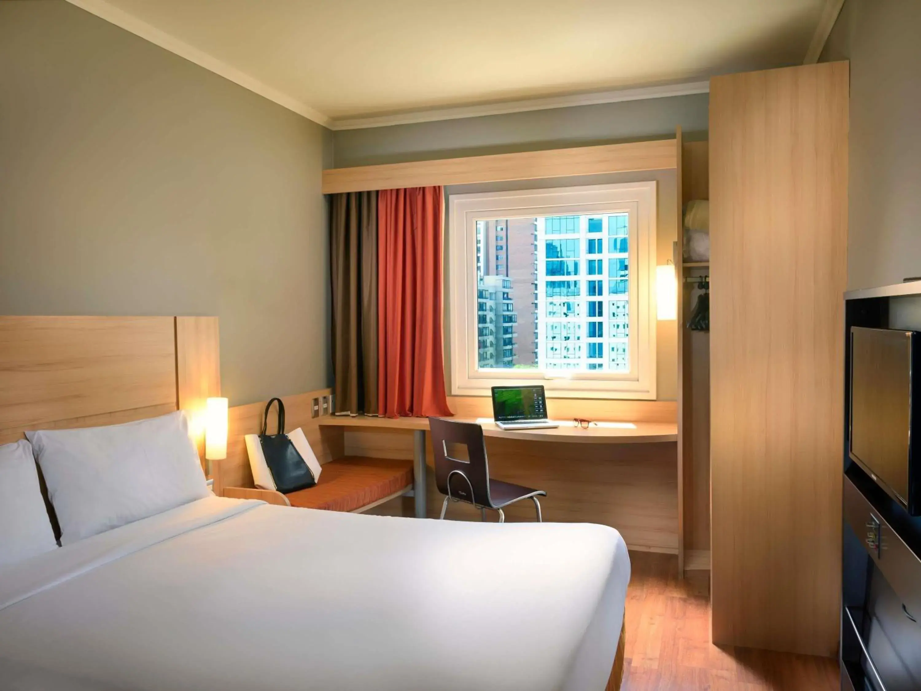 Queen Room - single occupancy in ibis Santiago Providencia Queen Room - single occupancy in ibis Santiago Providencia