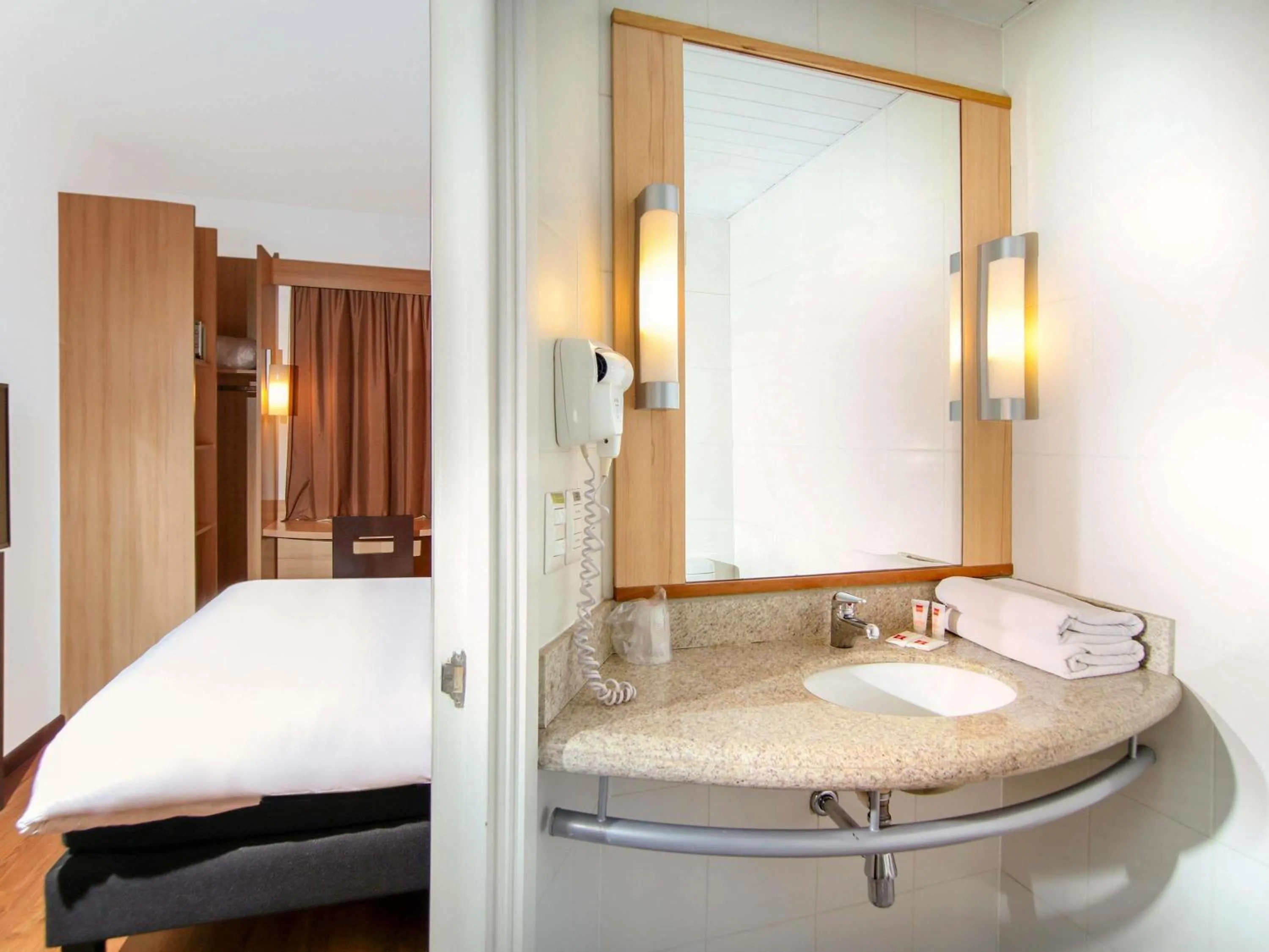 Bedroom, Bed in ibis Santiago Providencia