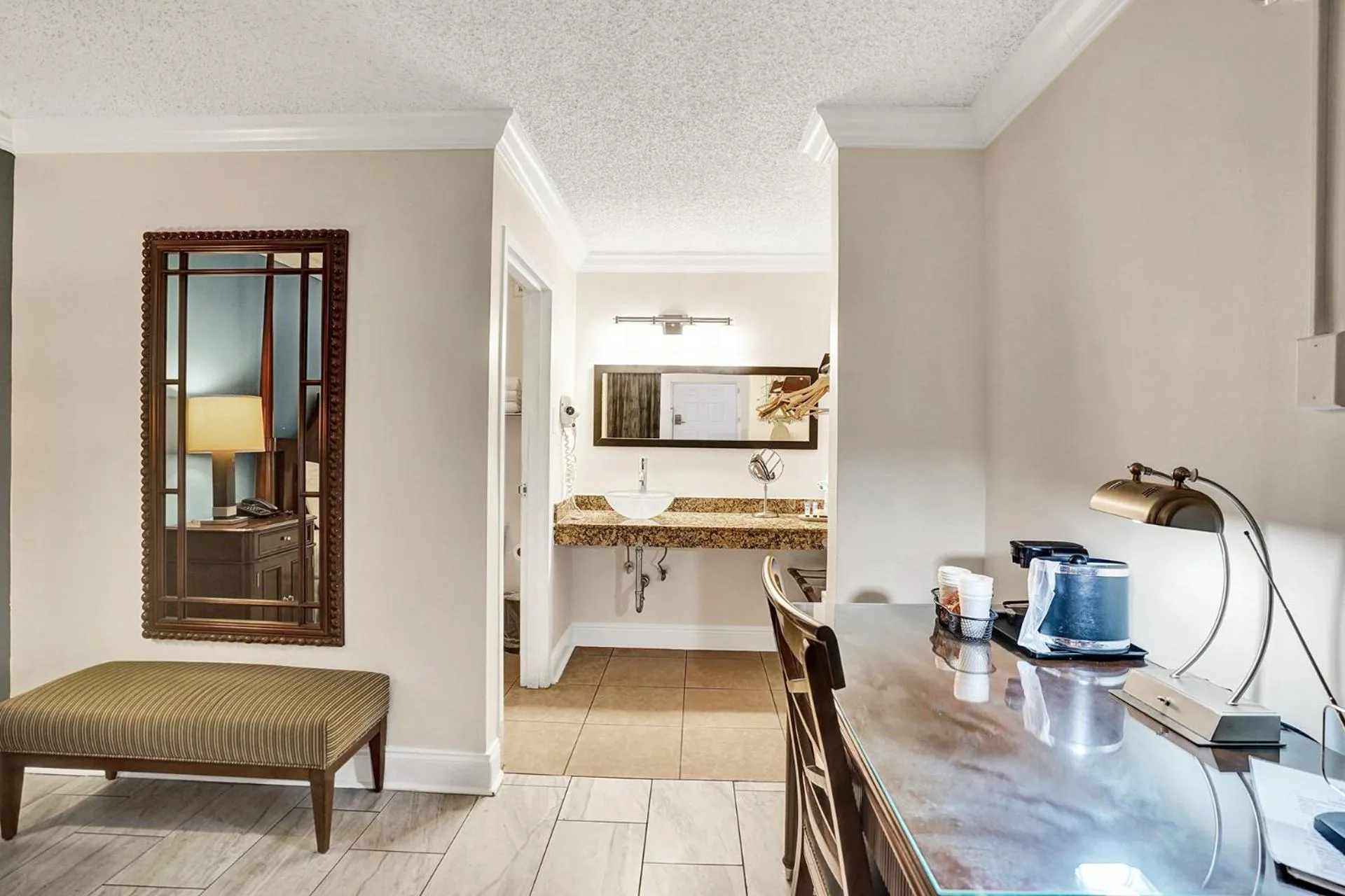 Bedroom in Fort Lauderdale Grand Hotel