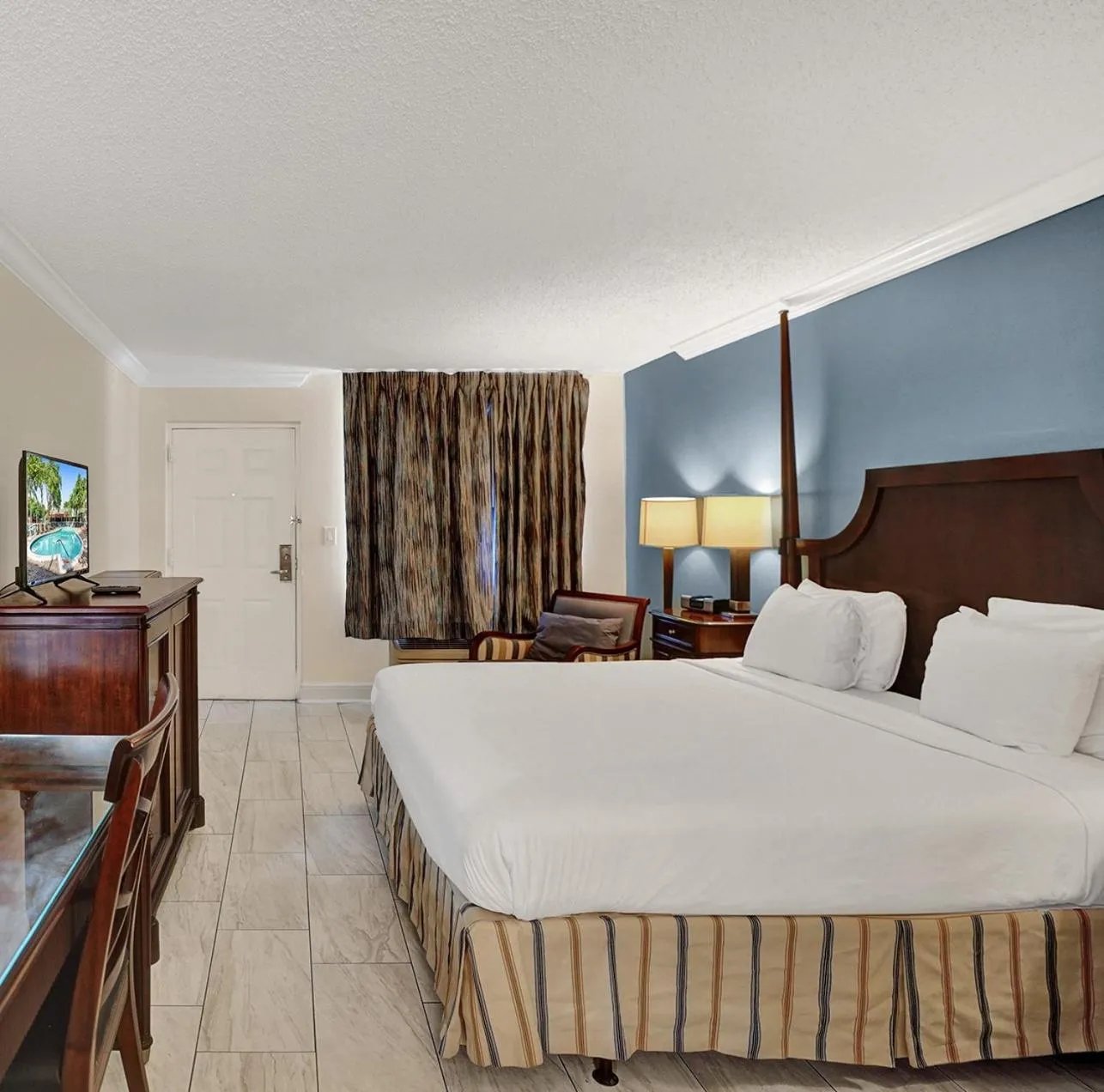 Bedroom, Bed in Fort Lauderdale Grand Hotel