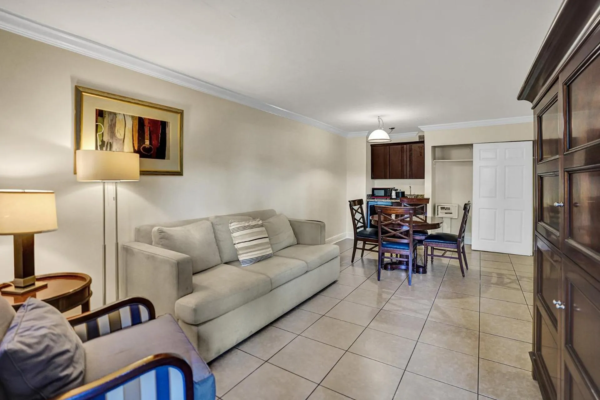 Living room in Fort Lauderdale Grand Hotel
