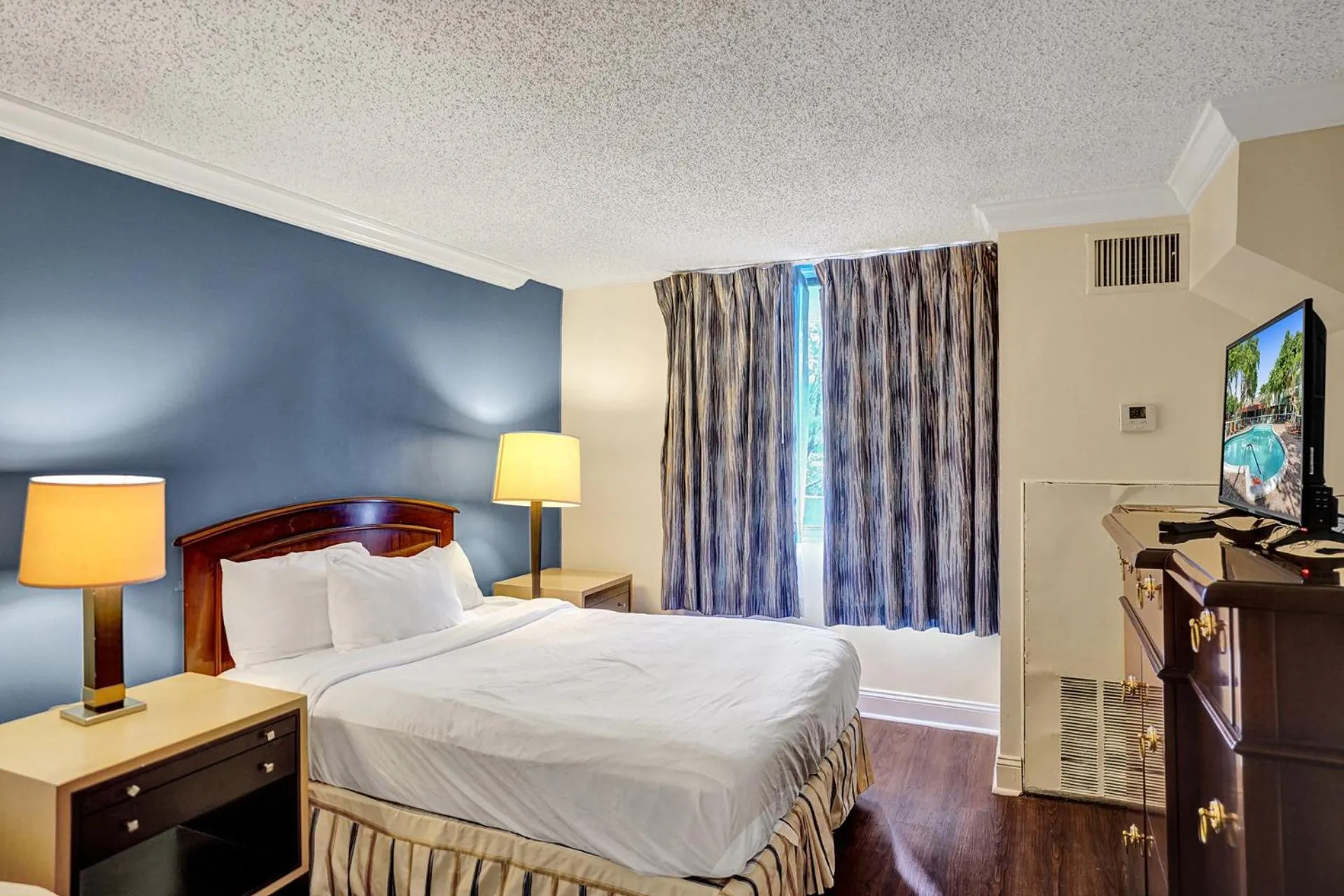 Photo of the whole room, Bed in Fort Lauderdale Grand Hotel