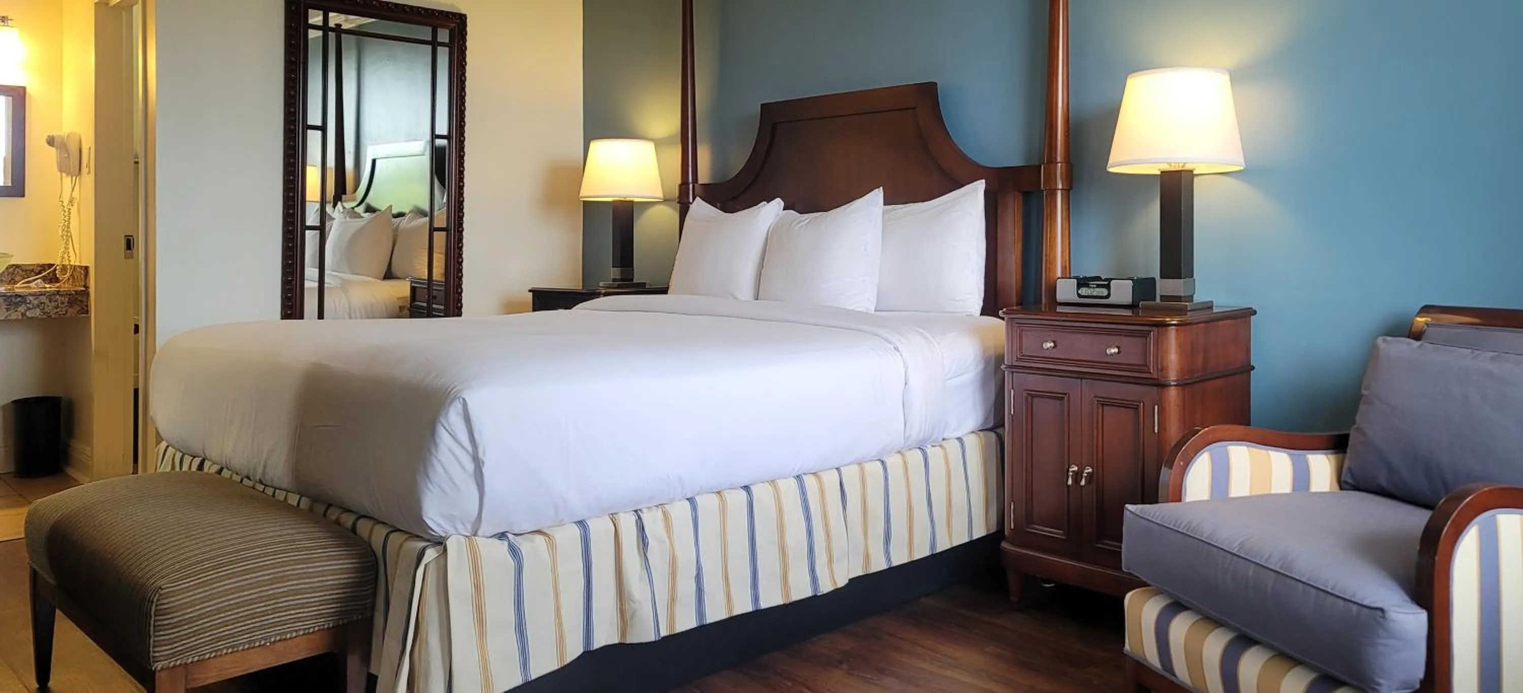 Bedroom, Bed in Fort Lauderdale Grand Hotel