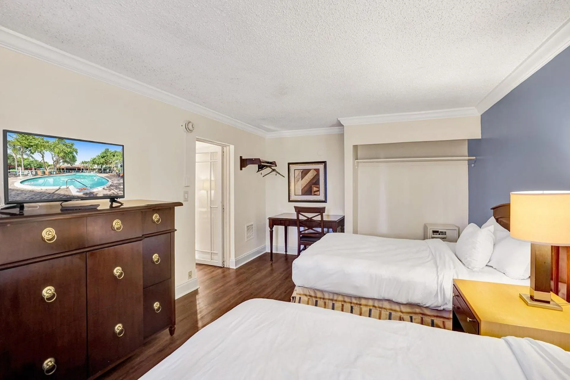 Photo of the whole room, Bed in Fort Lauderdale Grand Hotel