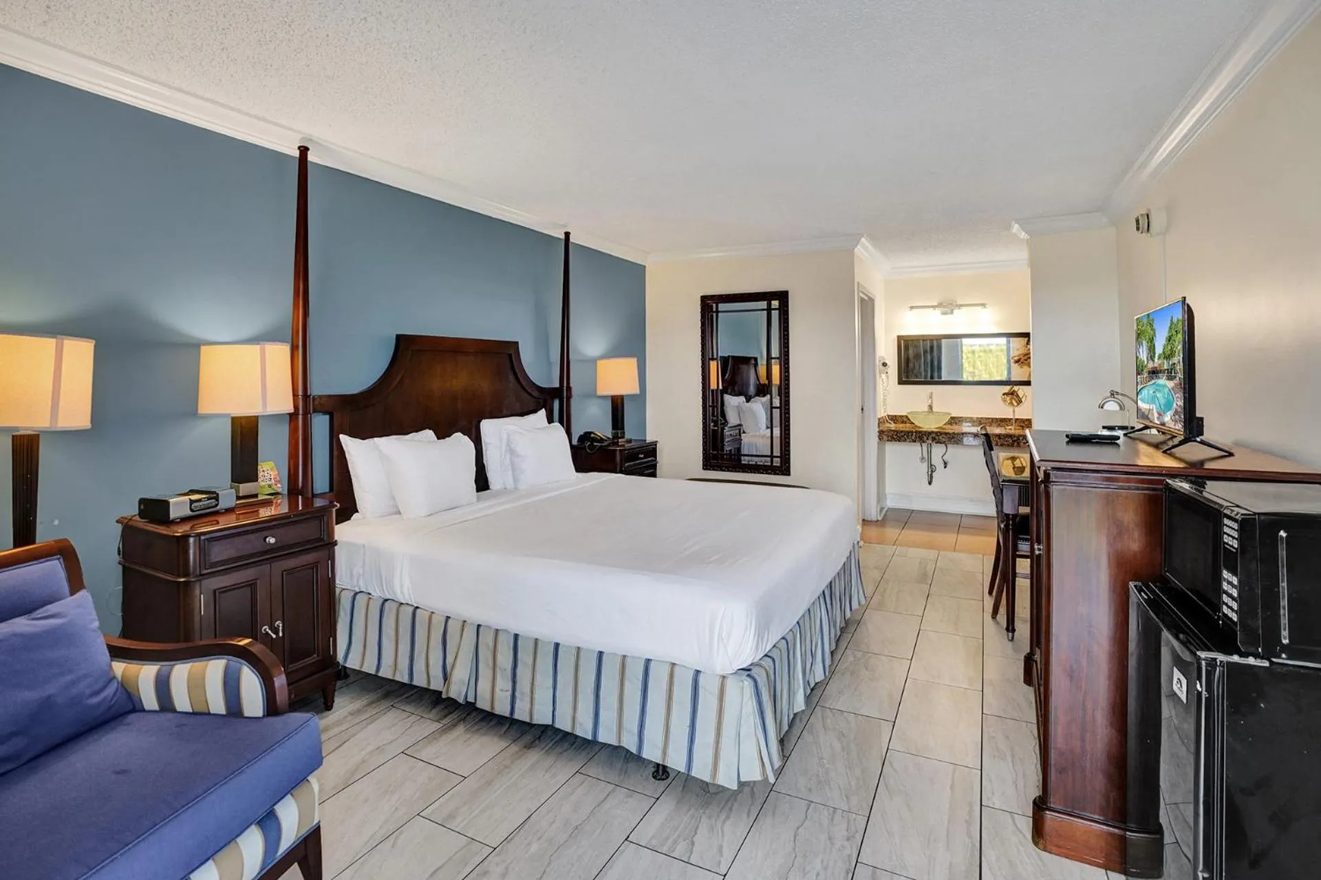 Photo of the whole room, Bed in Fort Lauderdale Grand Hotel