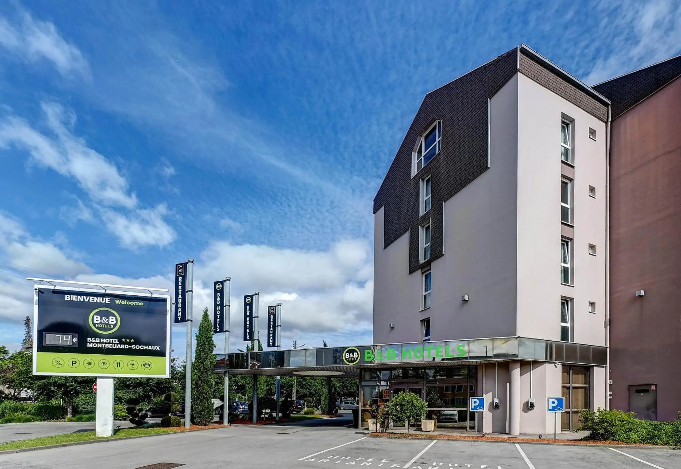 Property building in The Originals Boutique, Hôtel Restaurant Arianis, Sochaux-Montbéliard
