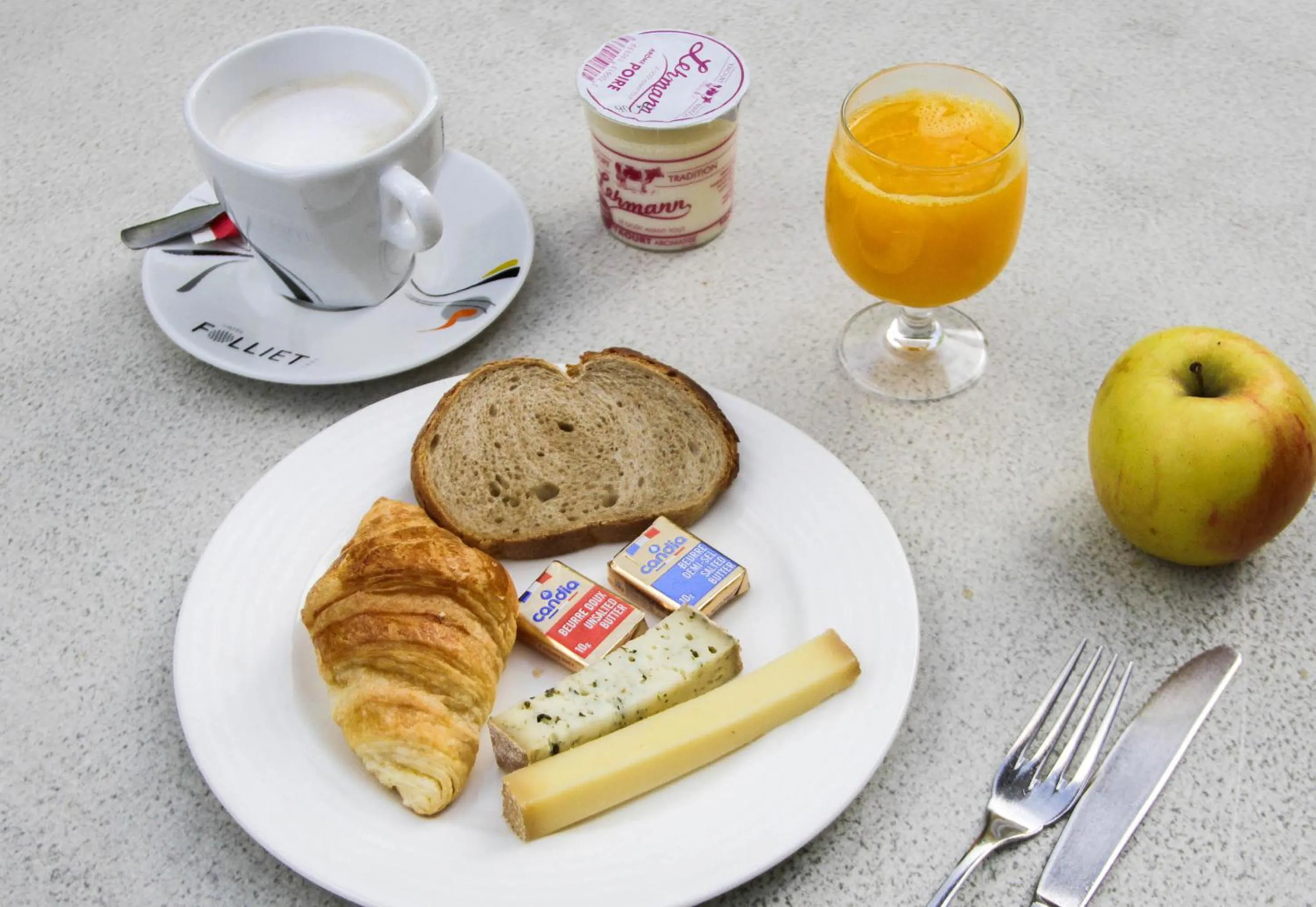 Breakfast in B&B HOTEL Montbéliard-Sochaux