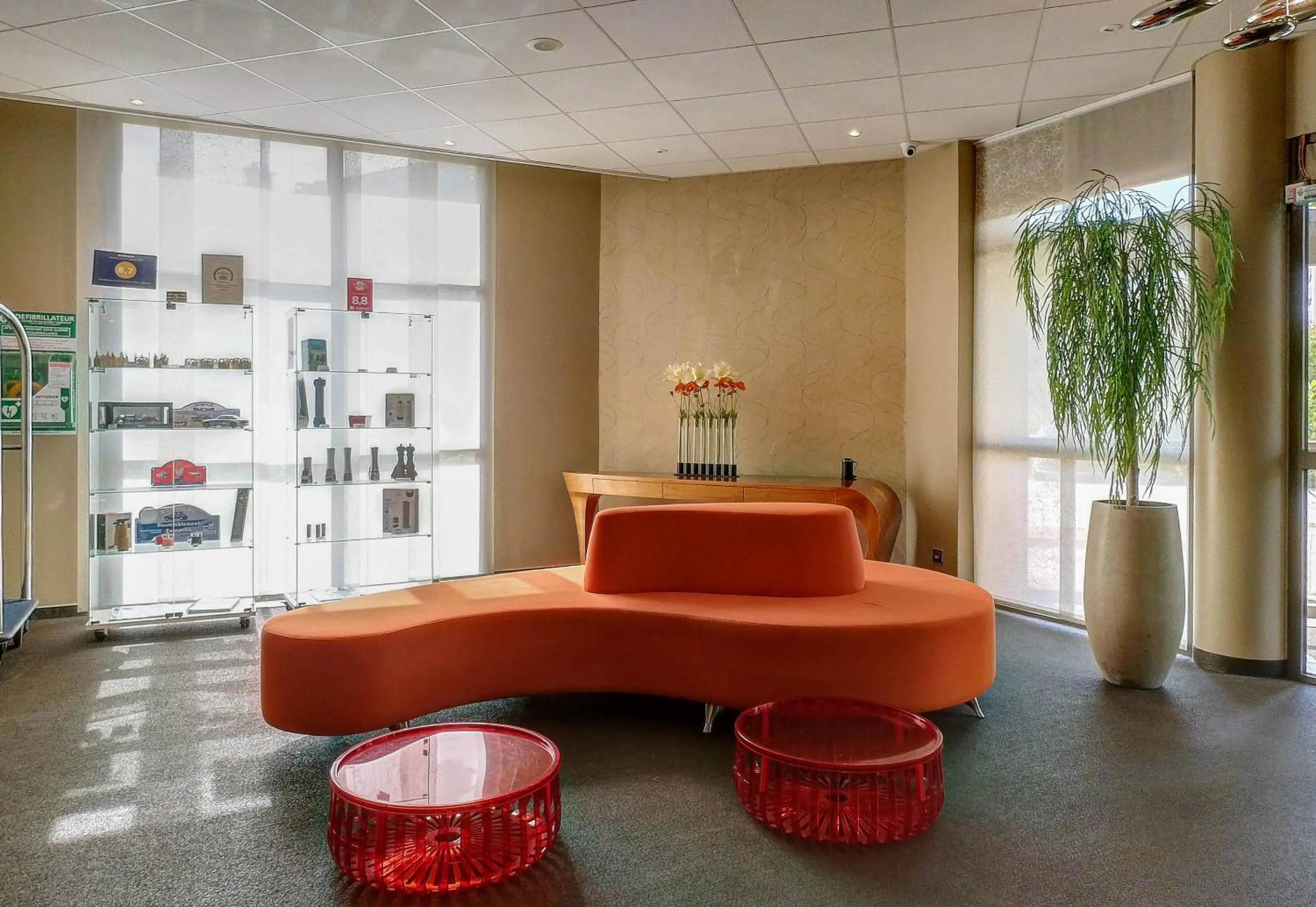 Lobby or reception in The Originals Boutique, Hôtel Restaurant Arianis, Sochaux-Montbéliard