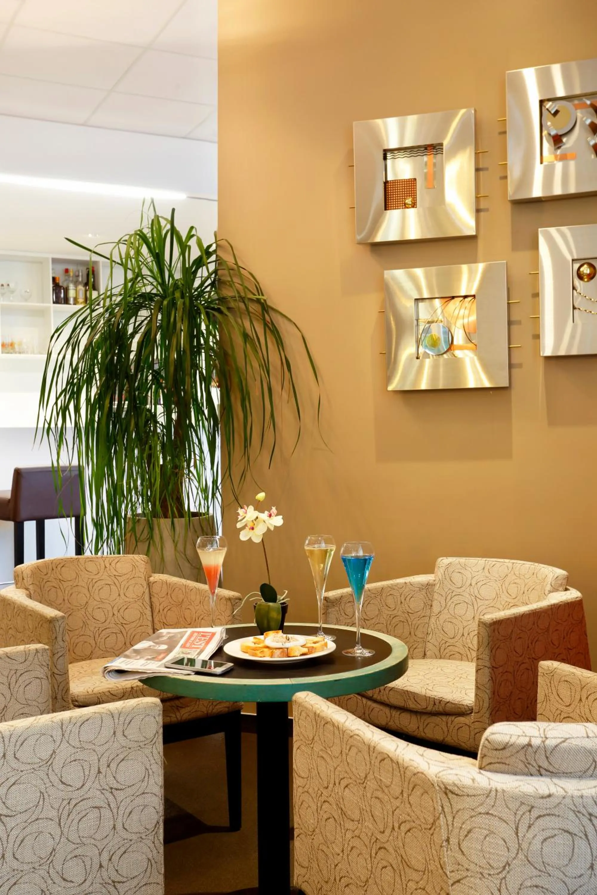 Living room in The Originals Boutique, Hôtel Restaurant Arianis, Sochaux-Montbéliard