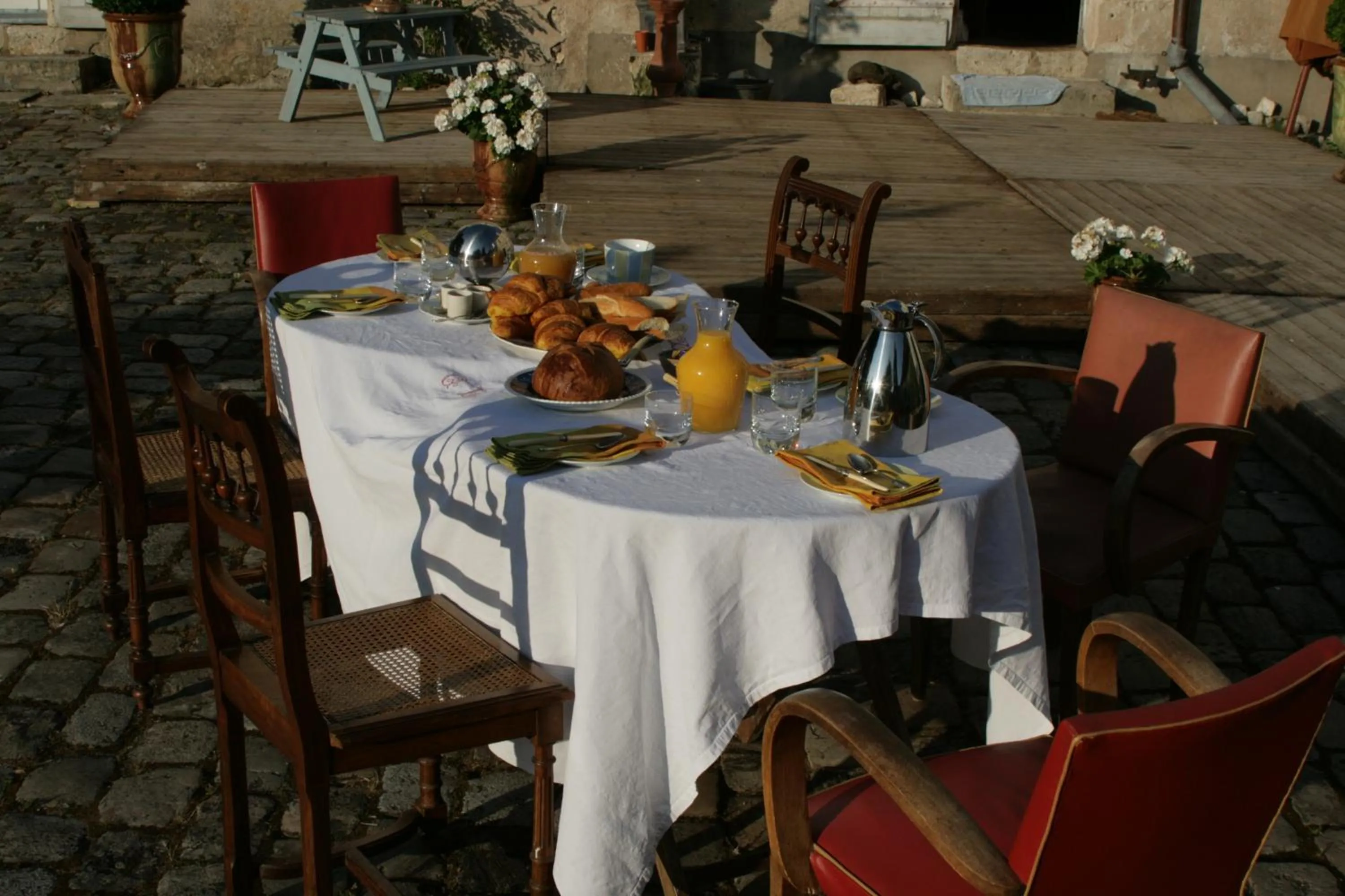 Food and drinks in Les Douves
