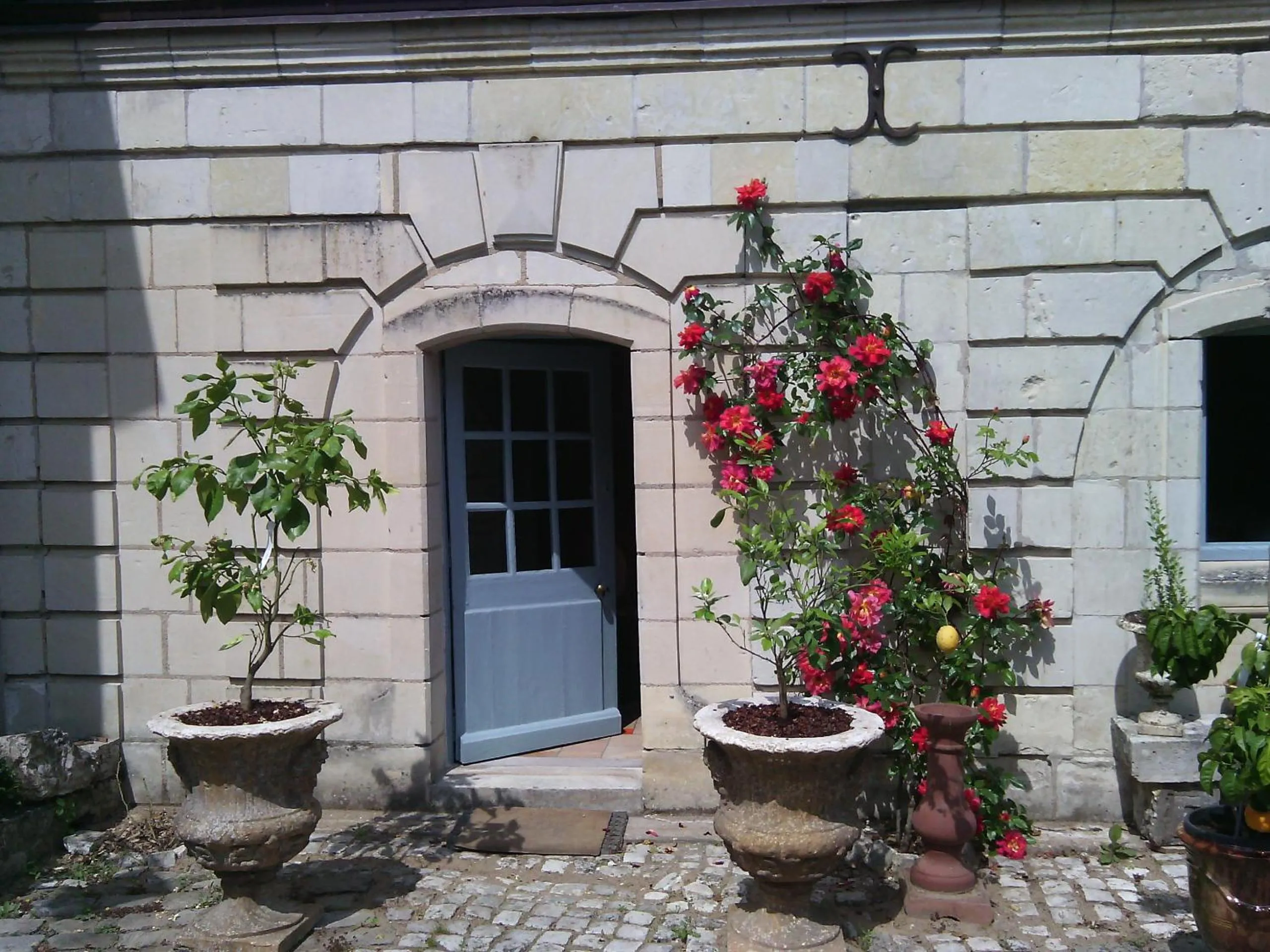 Facade/entrance in Les Douves