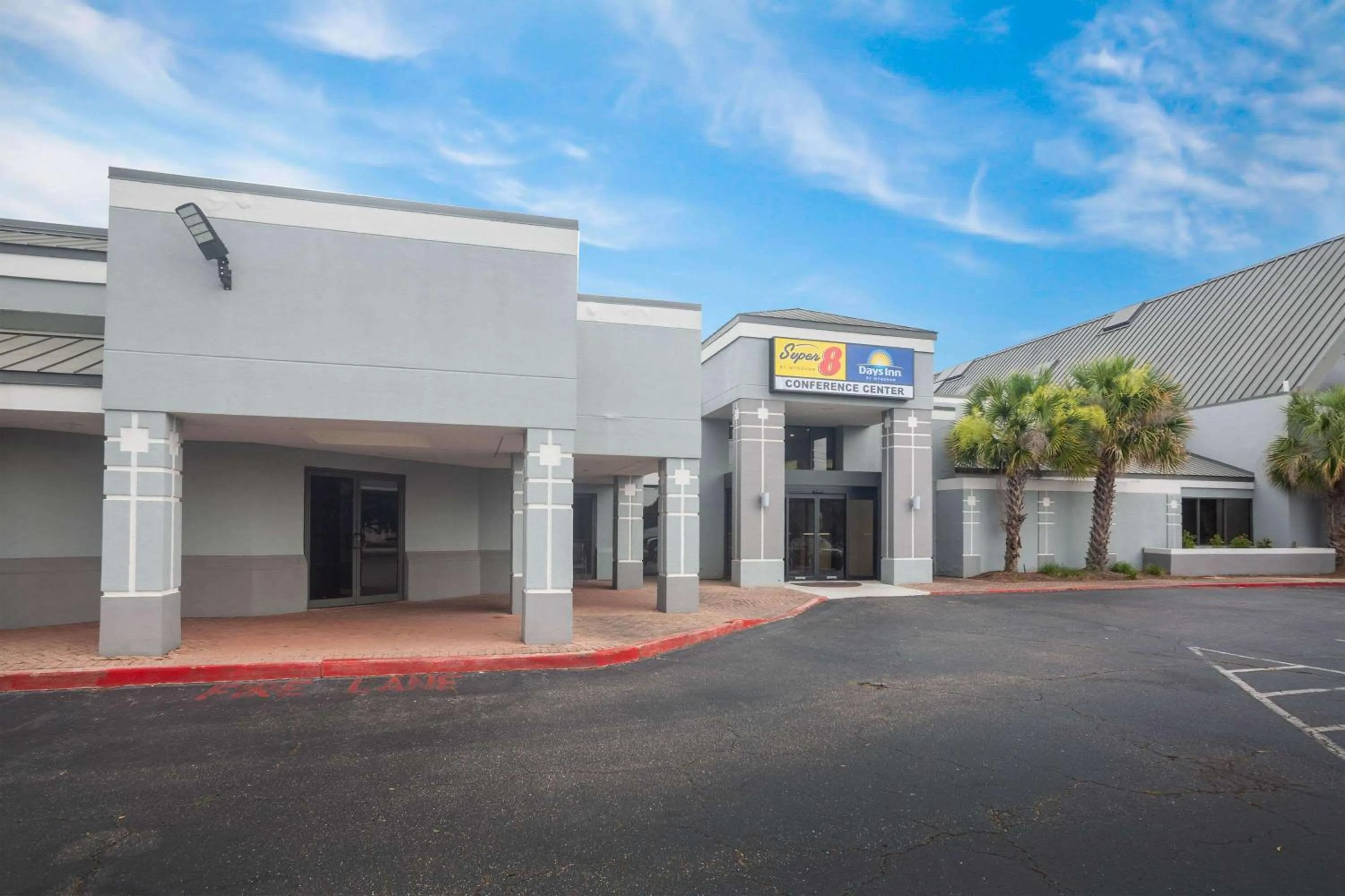 Property building in Super 8 by Wyndham Mobile I-65