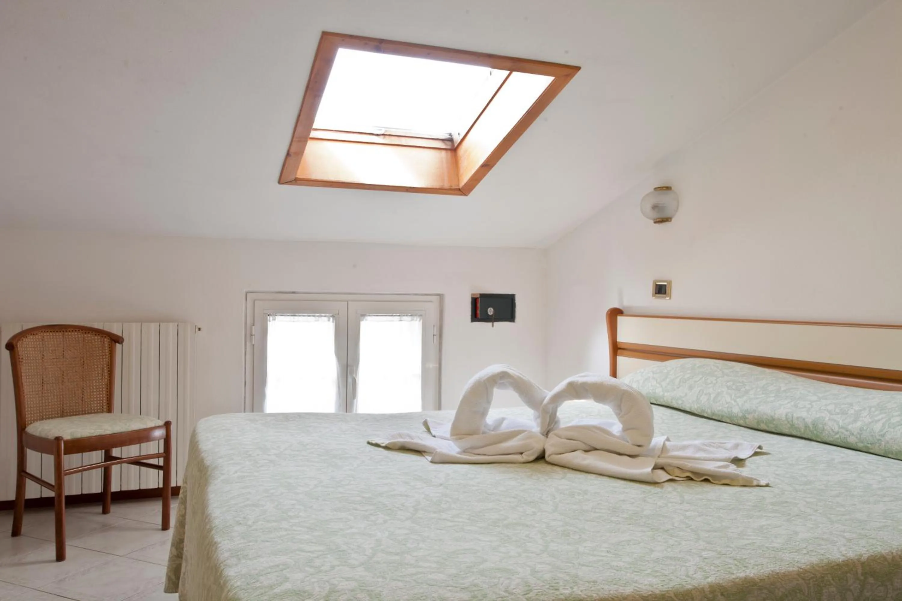 Photo of the whole room, Bed in Hotel I 4 Assi