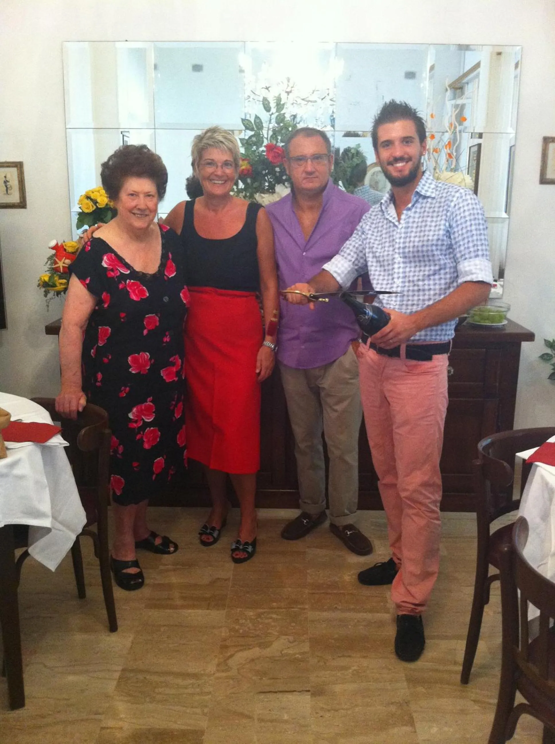 Staff in Hotel I 4 Assi