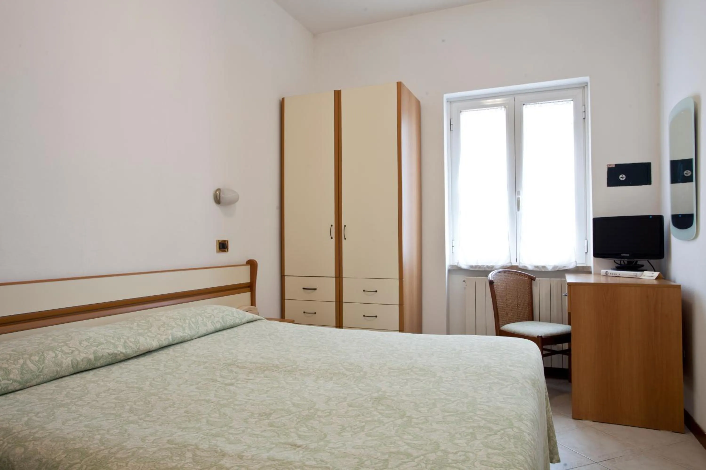 Photo of the whole room, Bed in Hotel I 4 Assi