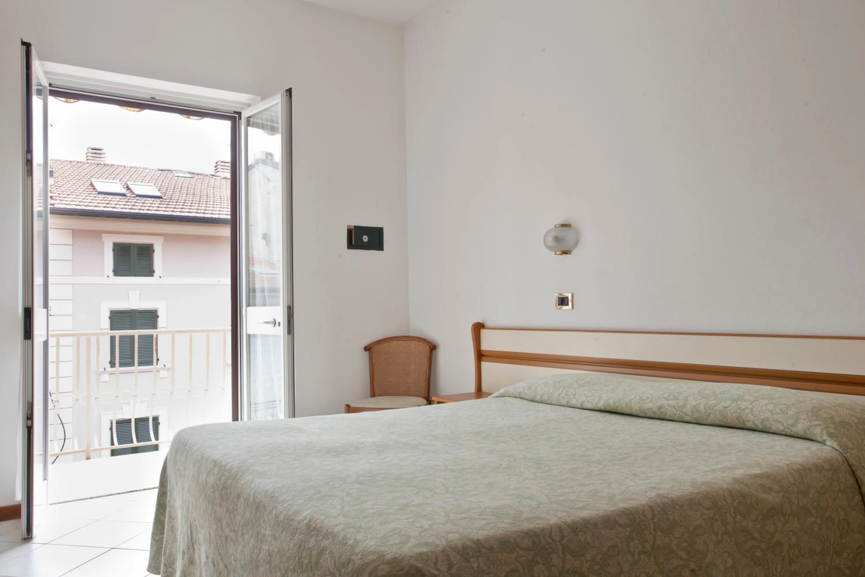 Photo of the whole room, Bed in Hotel I 4 Assi