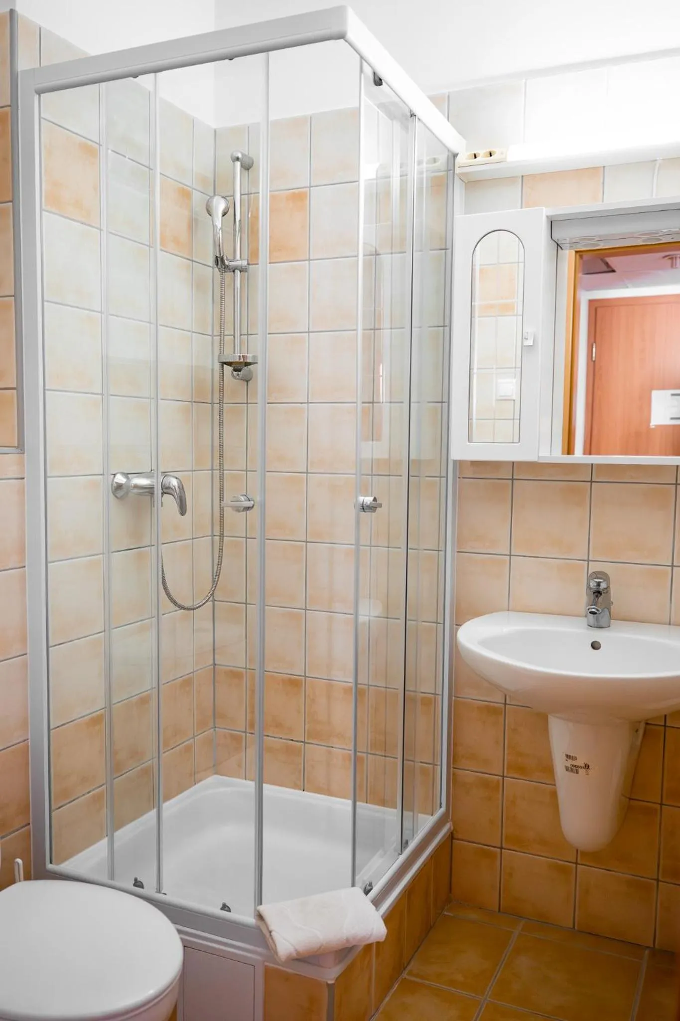 Shower in Club MenDan Aparthotel