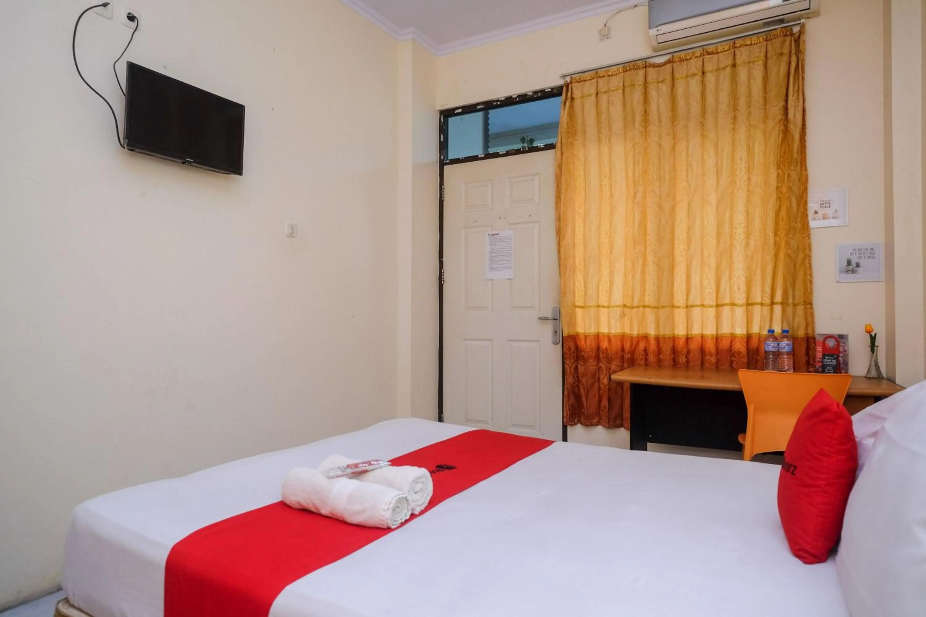 Bedroom in RedDoorz @ Jalan Pramuka Manado