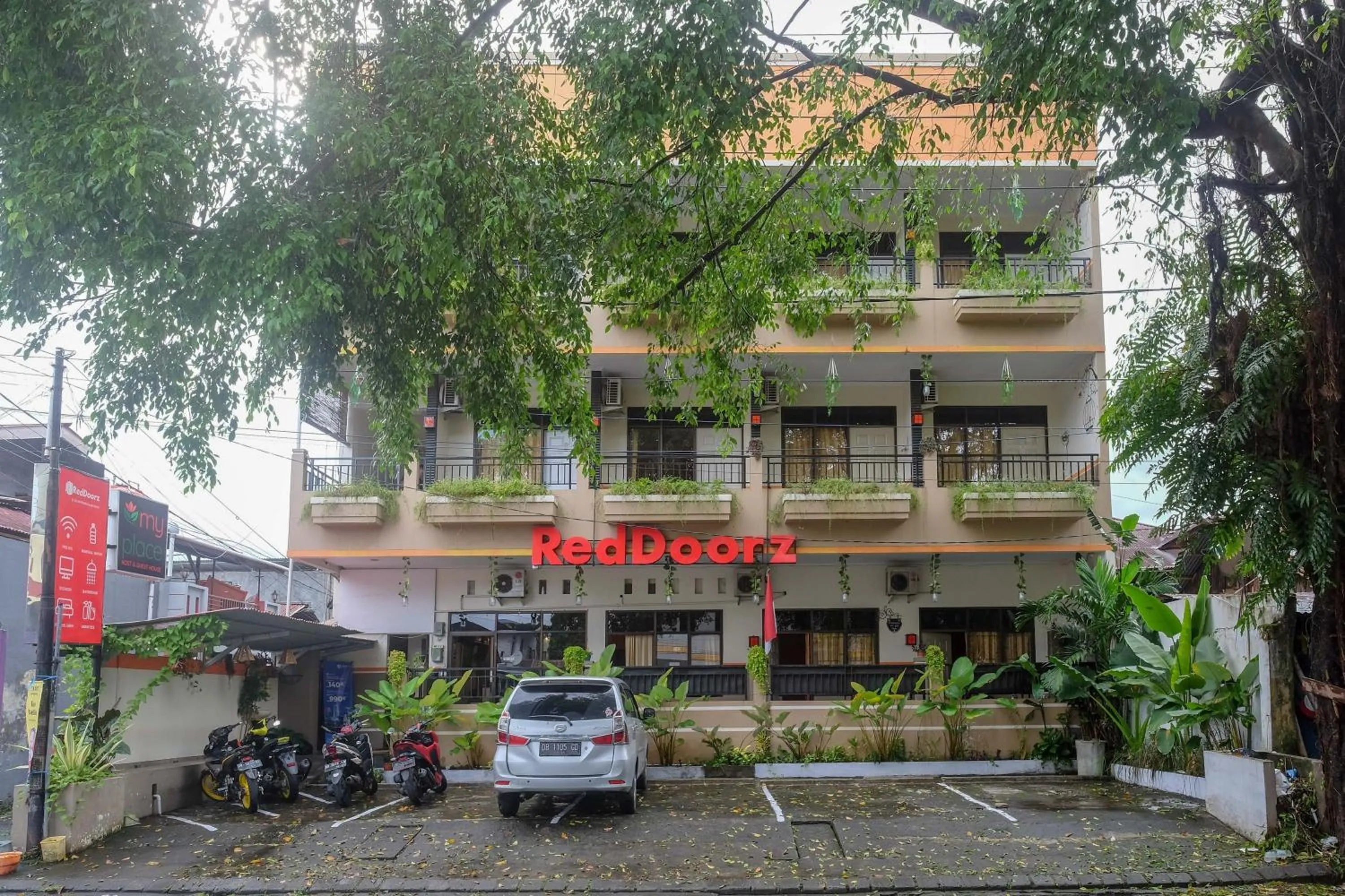 Property building in RedDoorz @ Jalan Pramuka Manado