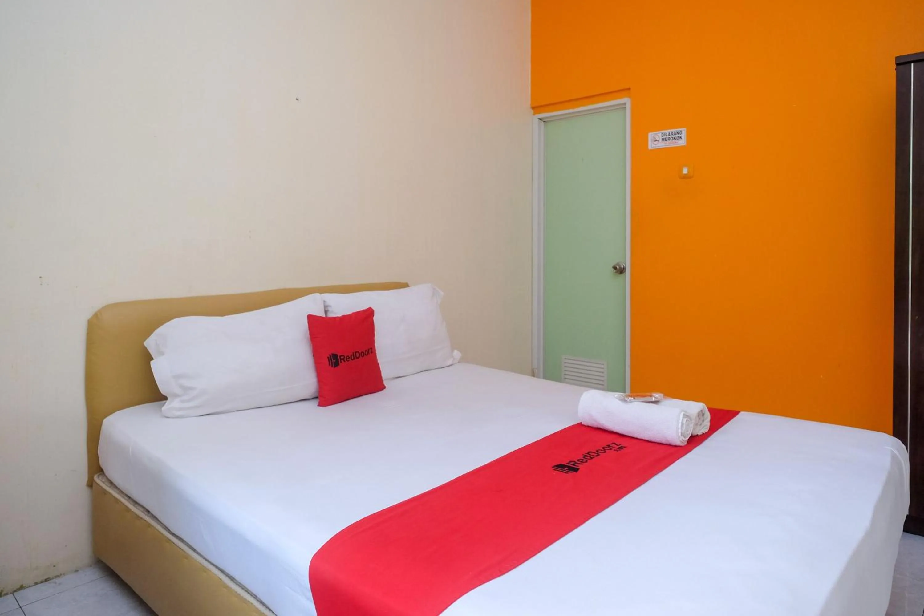 Bedroom in RedDoorz @ Jalan Pramuka Manado