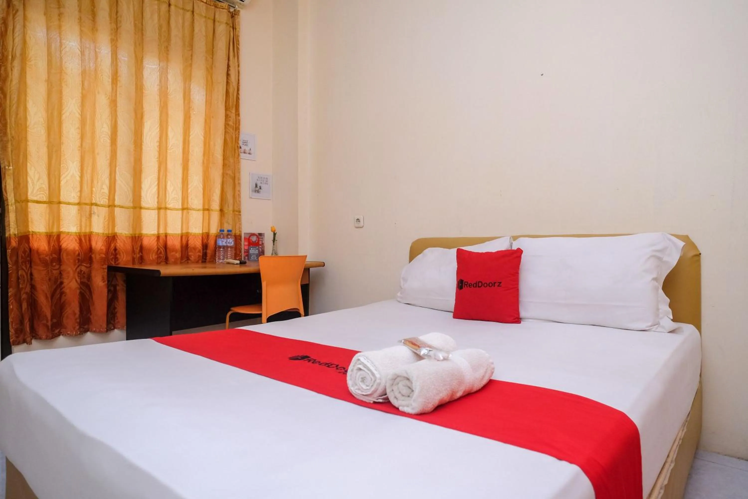 Bedroom in RedDoorz @ Jalan Pramuka Manado