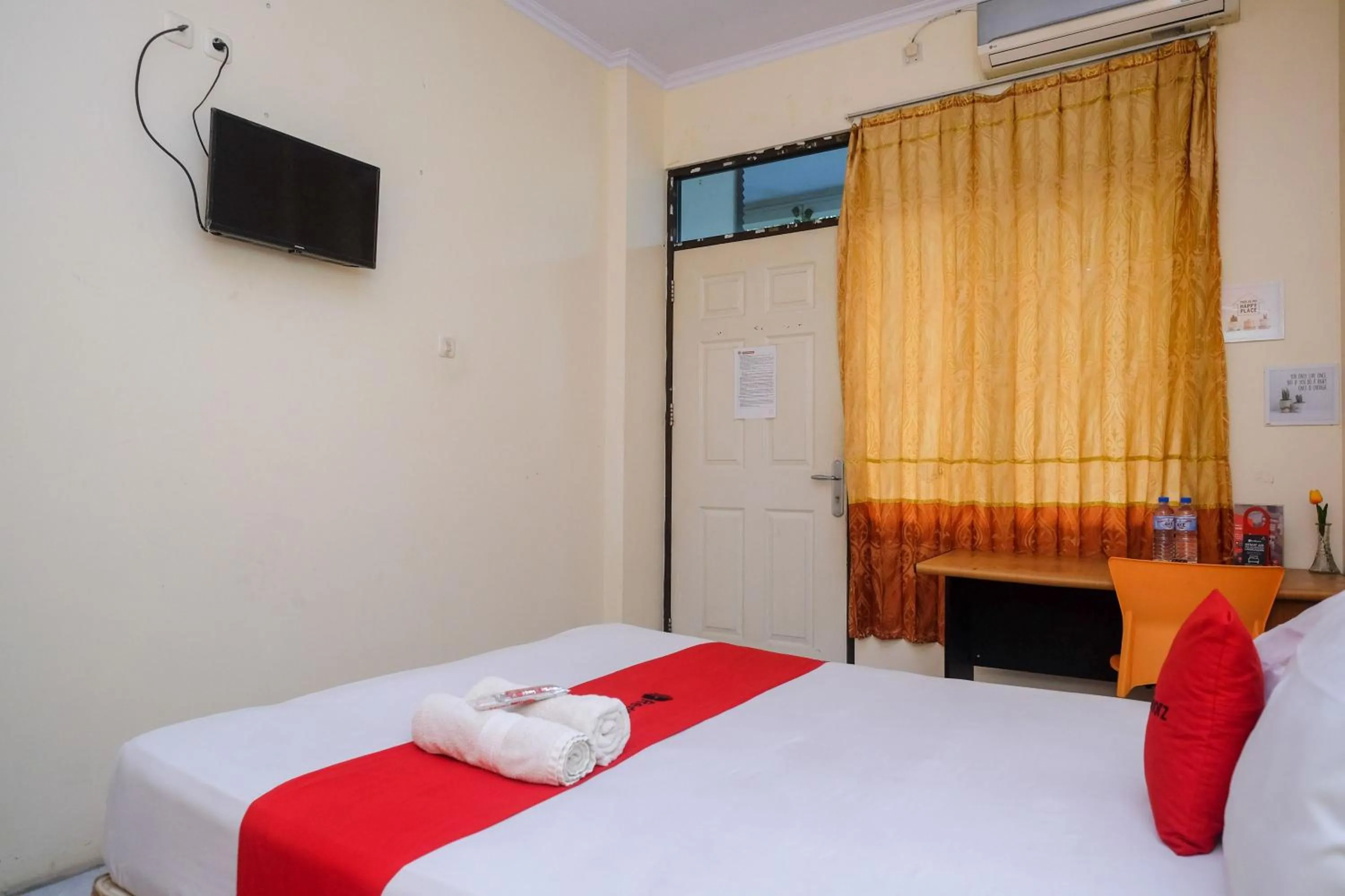 Bedroom in RedDoorz @ Jalan Pramuka Manado