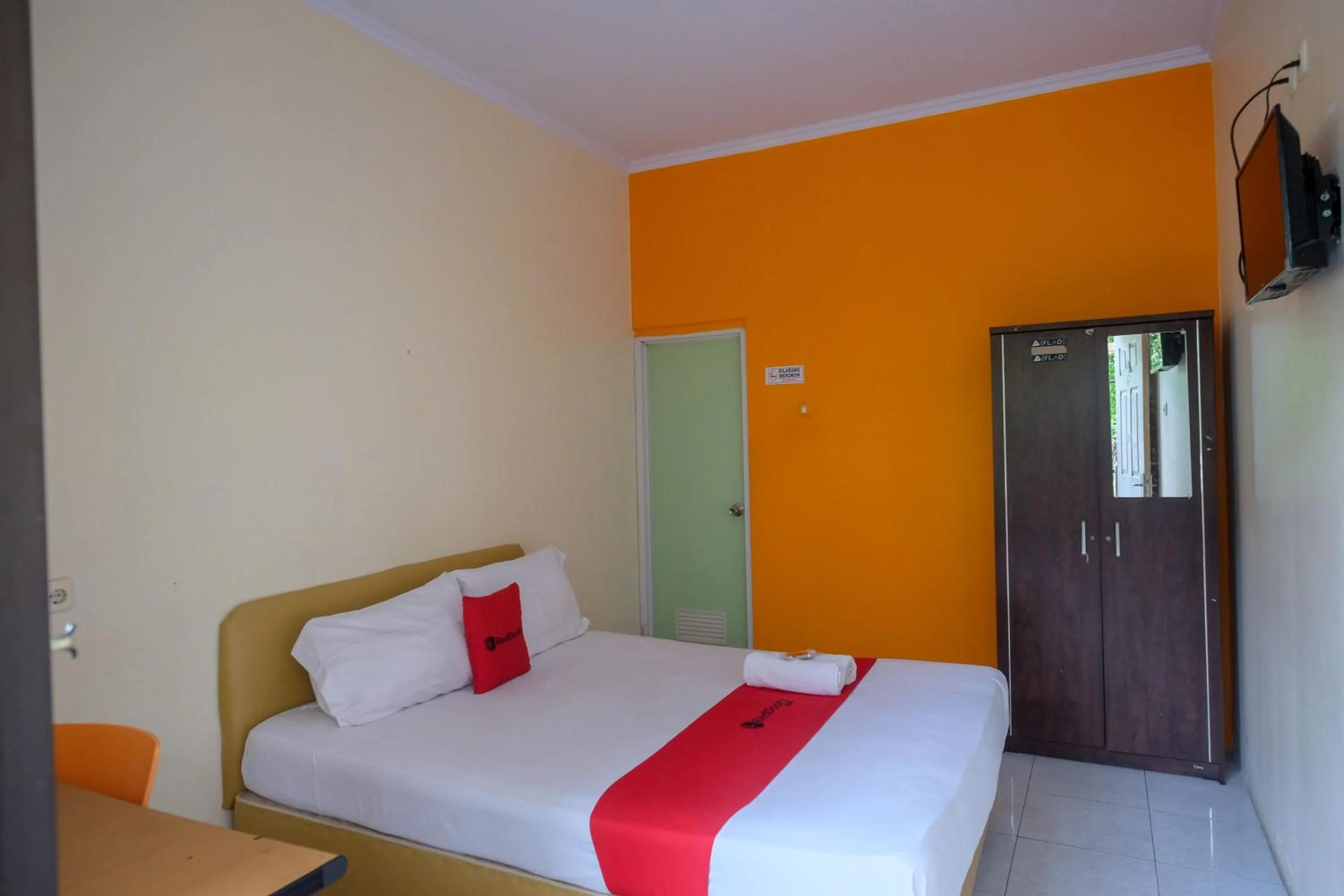 Bedroom in RedDoorz @ Jalan Pramuka Manado