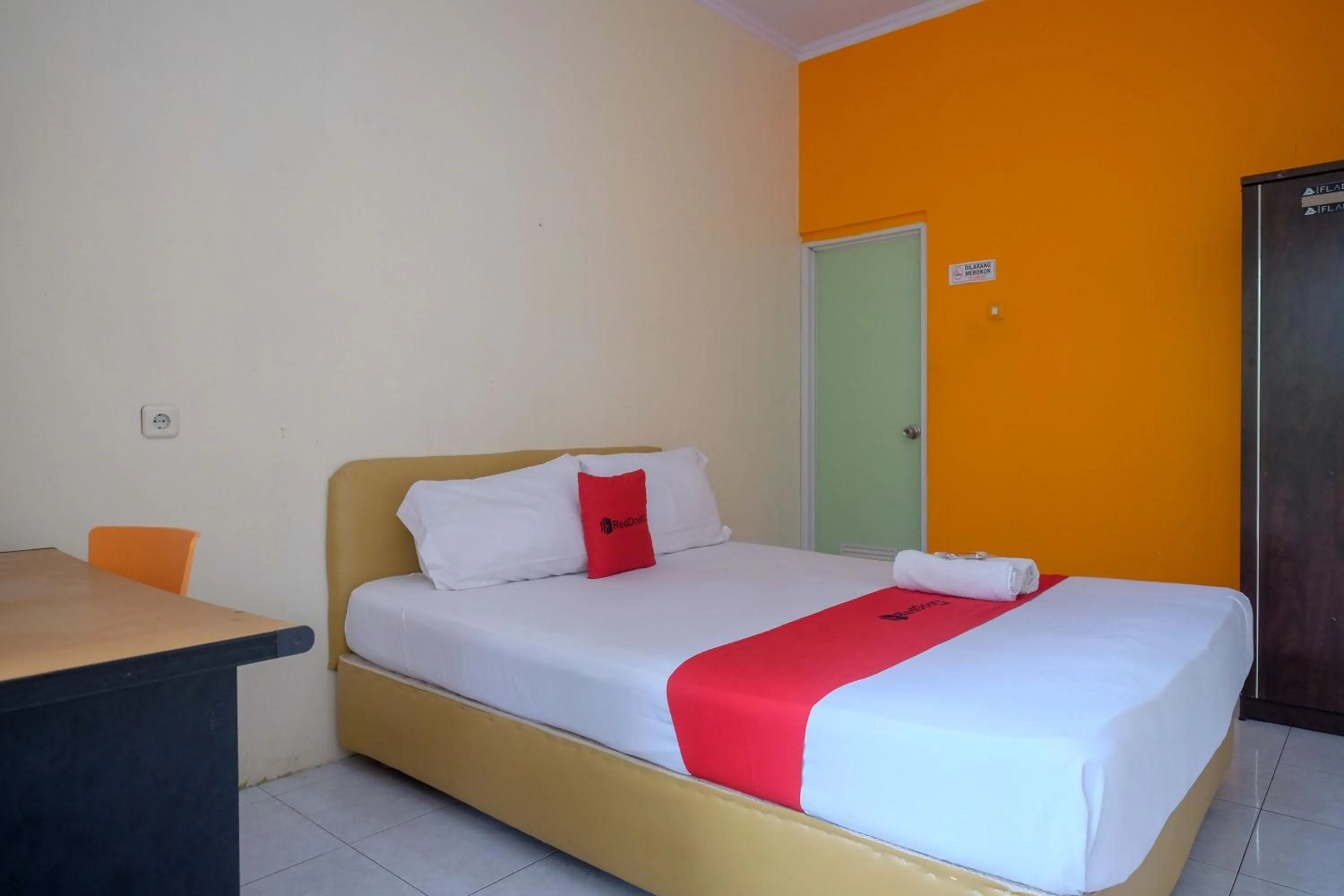 Bedroom in RedDoorz @ Jalan Pramuka Manado