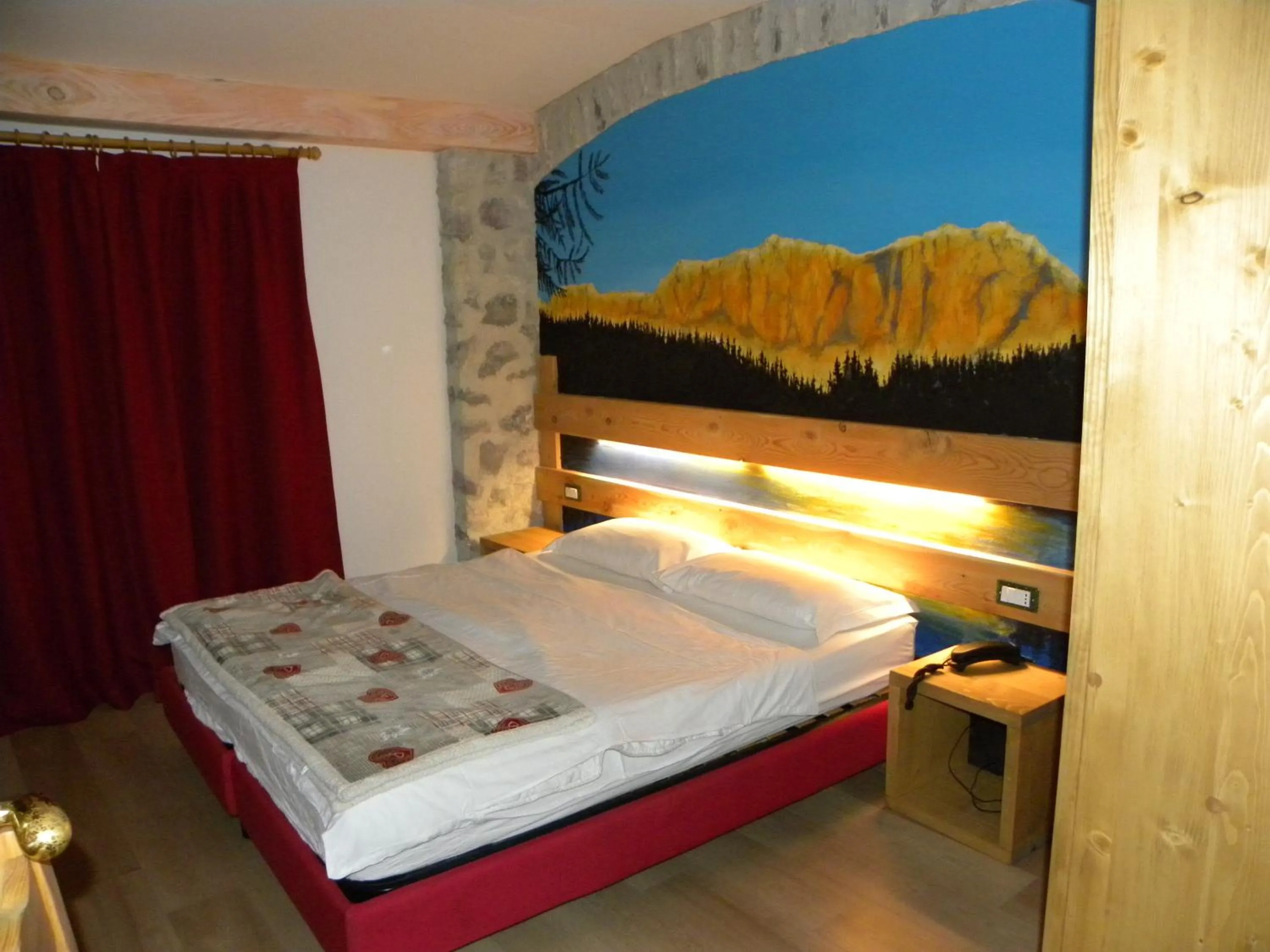 Balcony/Terrace, Bed in Hotel Cova