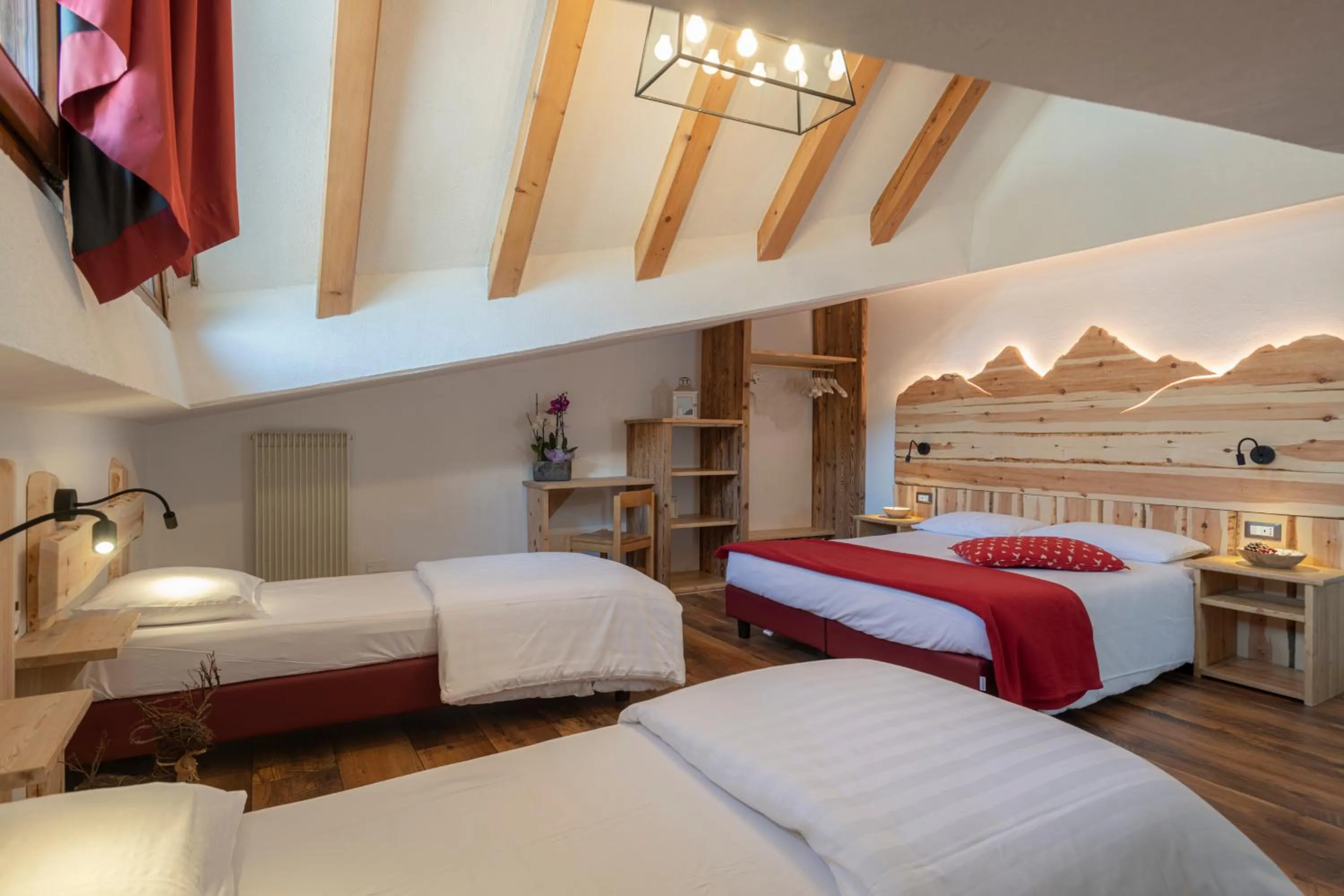 Photo of the whole room, Bed in Hotel Cova