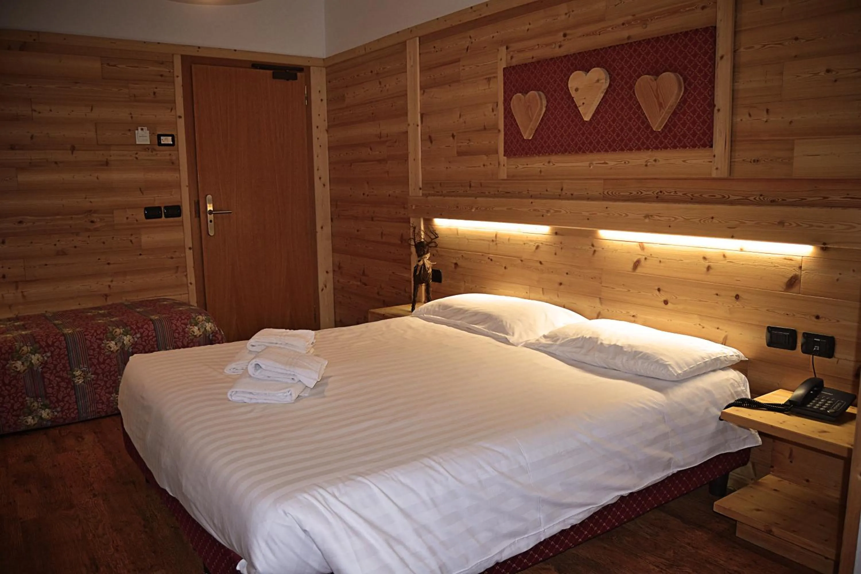 Bedroom, Bed in Hotel Cova