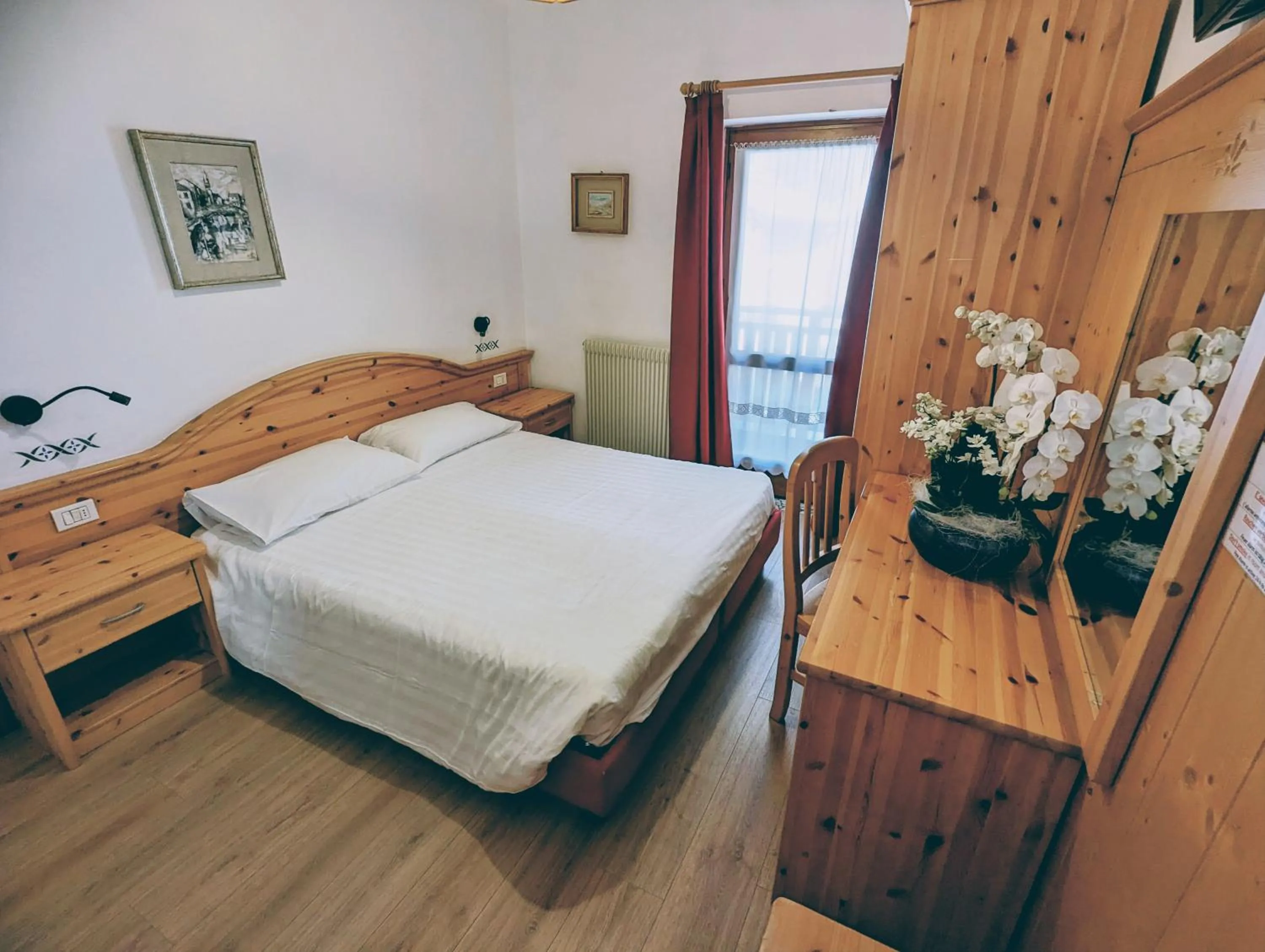 Bedroom, Bed in Hotel Cova