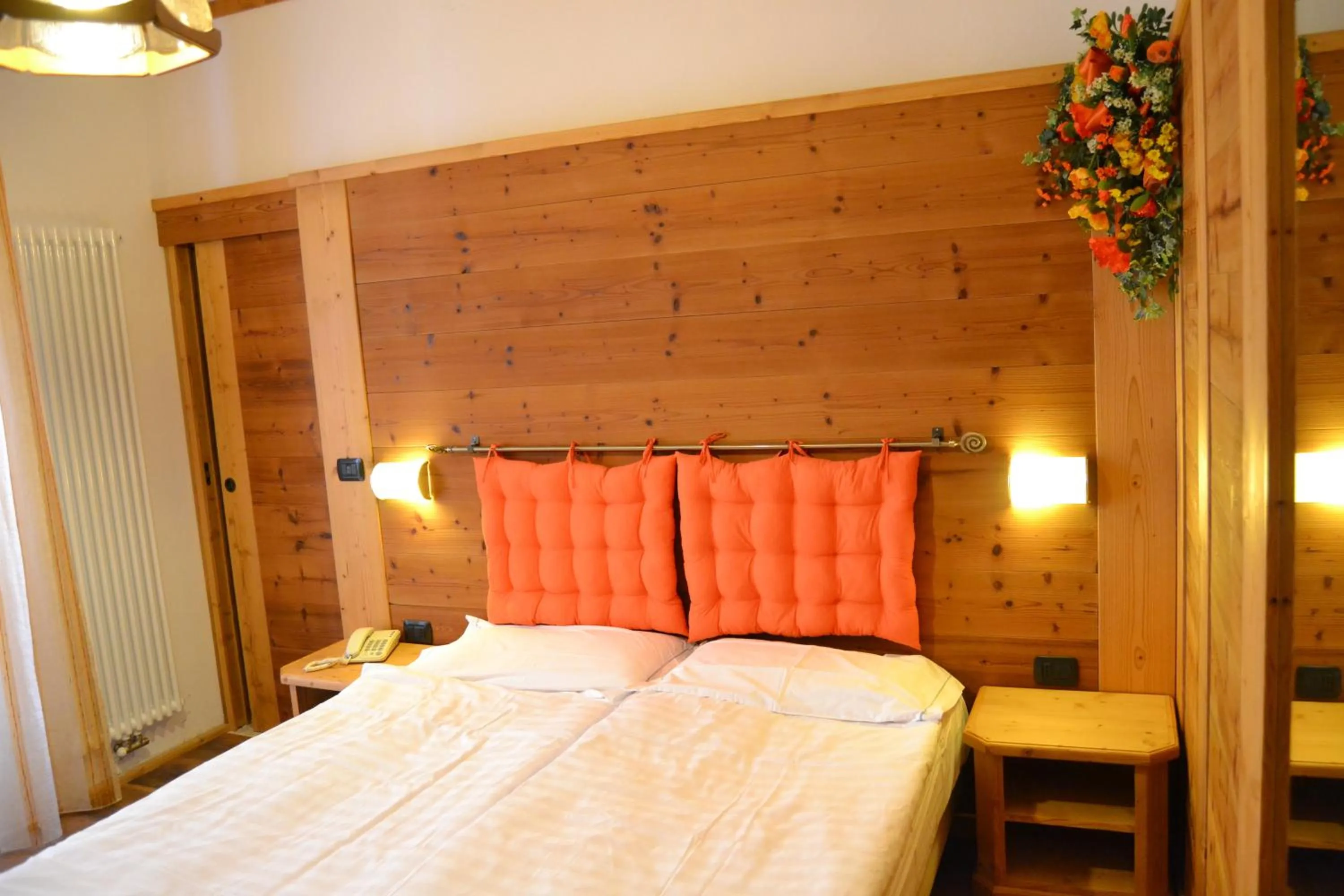 Photo of the whole room, Bed in Hotel Cova